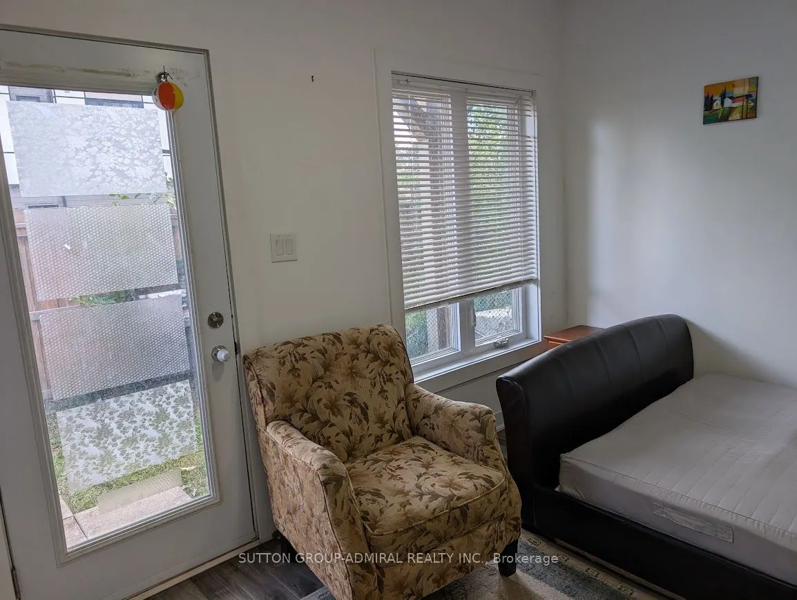 540 Essa Road #17 Bachelor
