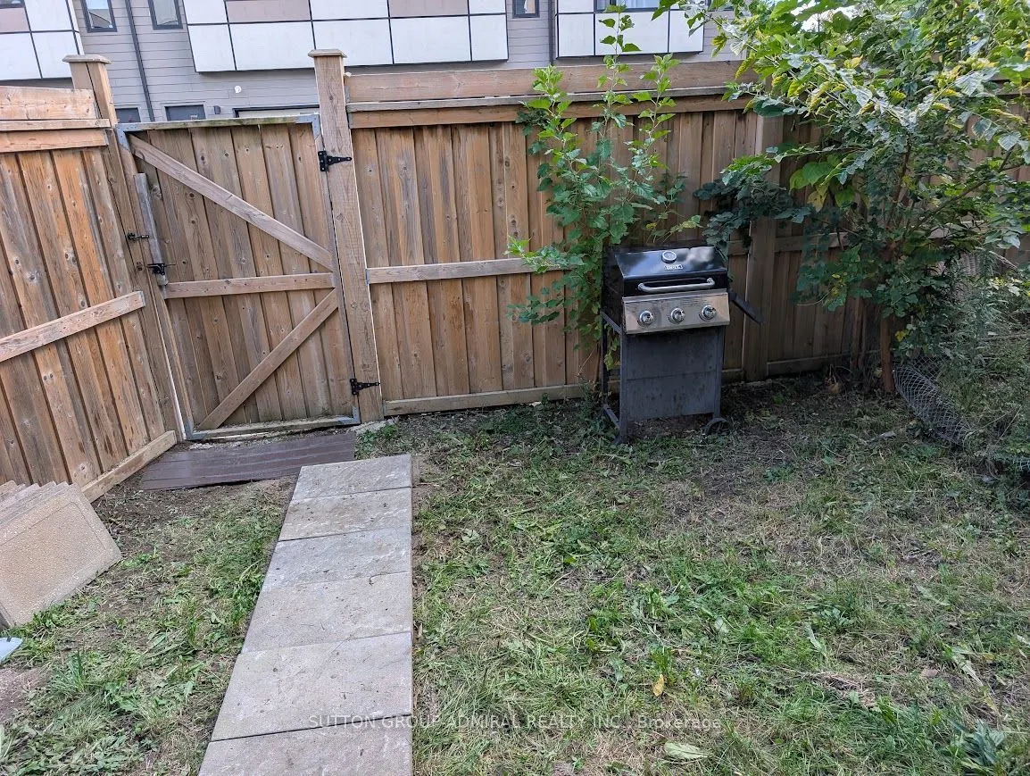 540 Essa Road #17 Bachelor