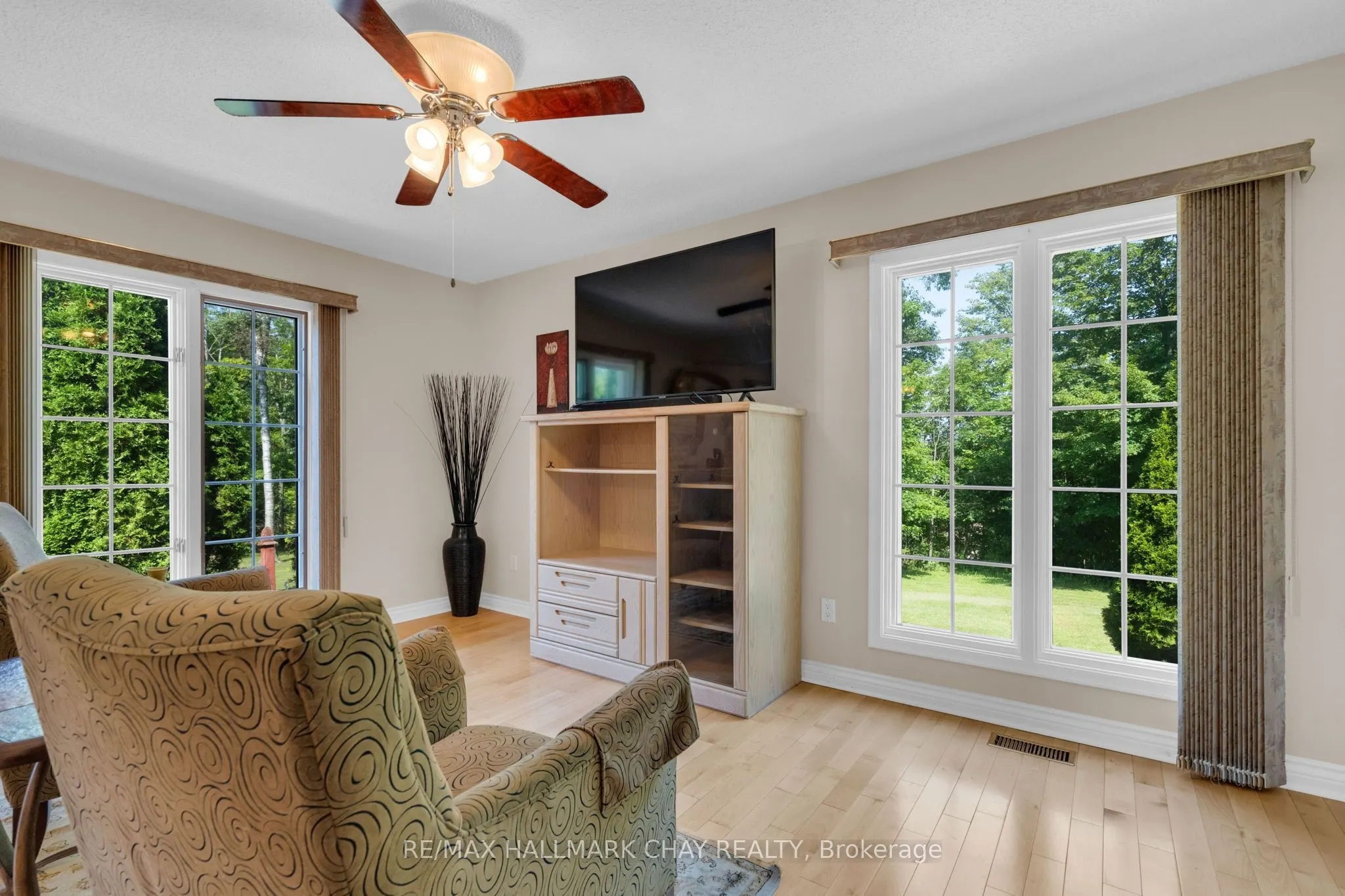 24 Woodland Crescent
