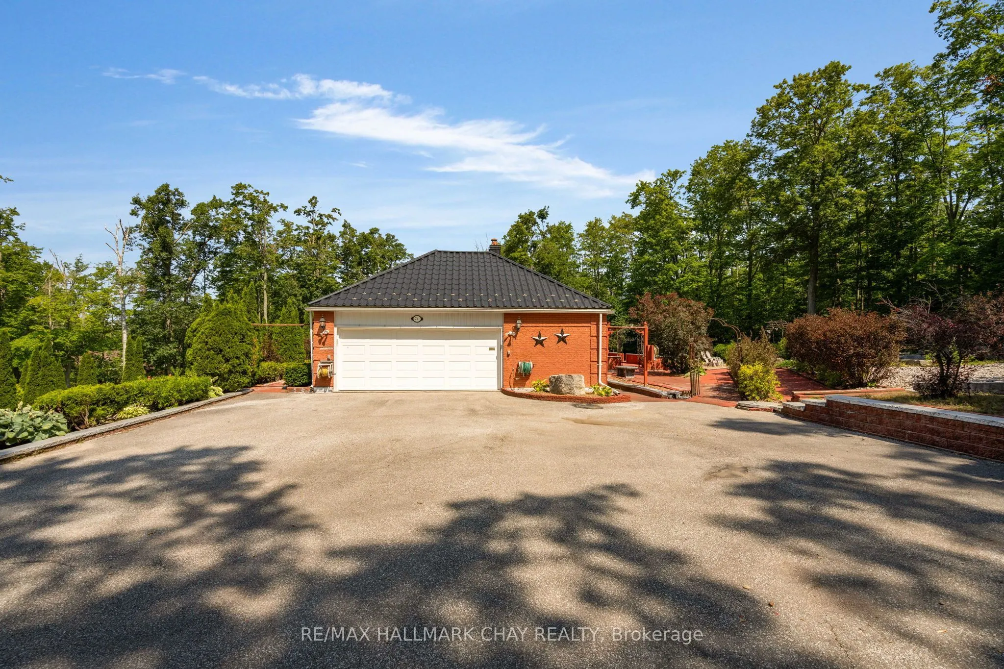 24 Woodland Crescent