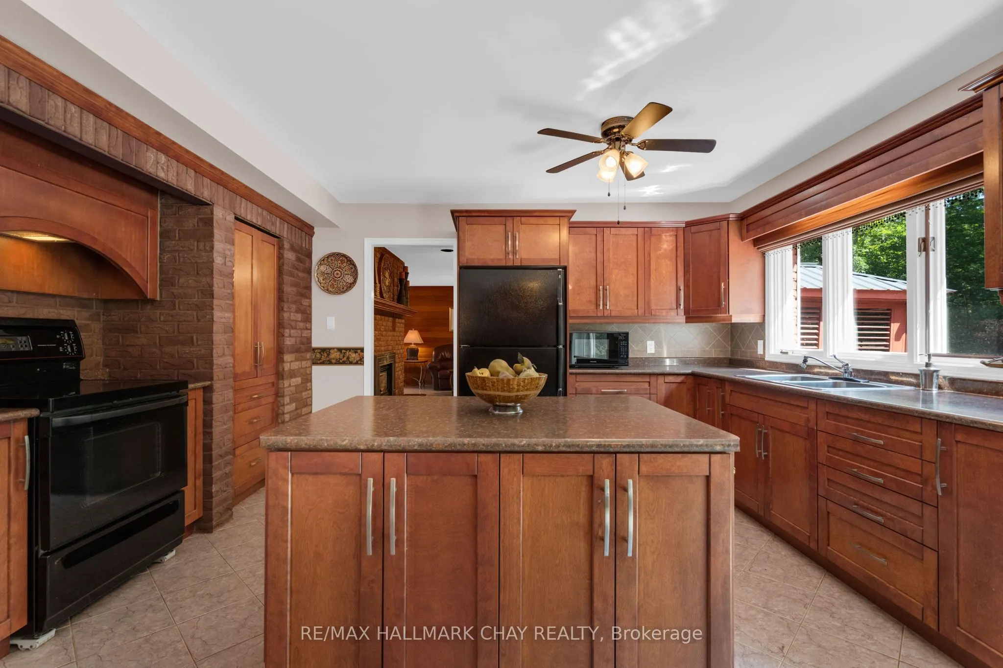 24 Woodland Crescent