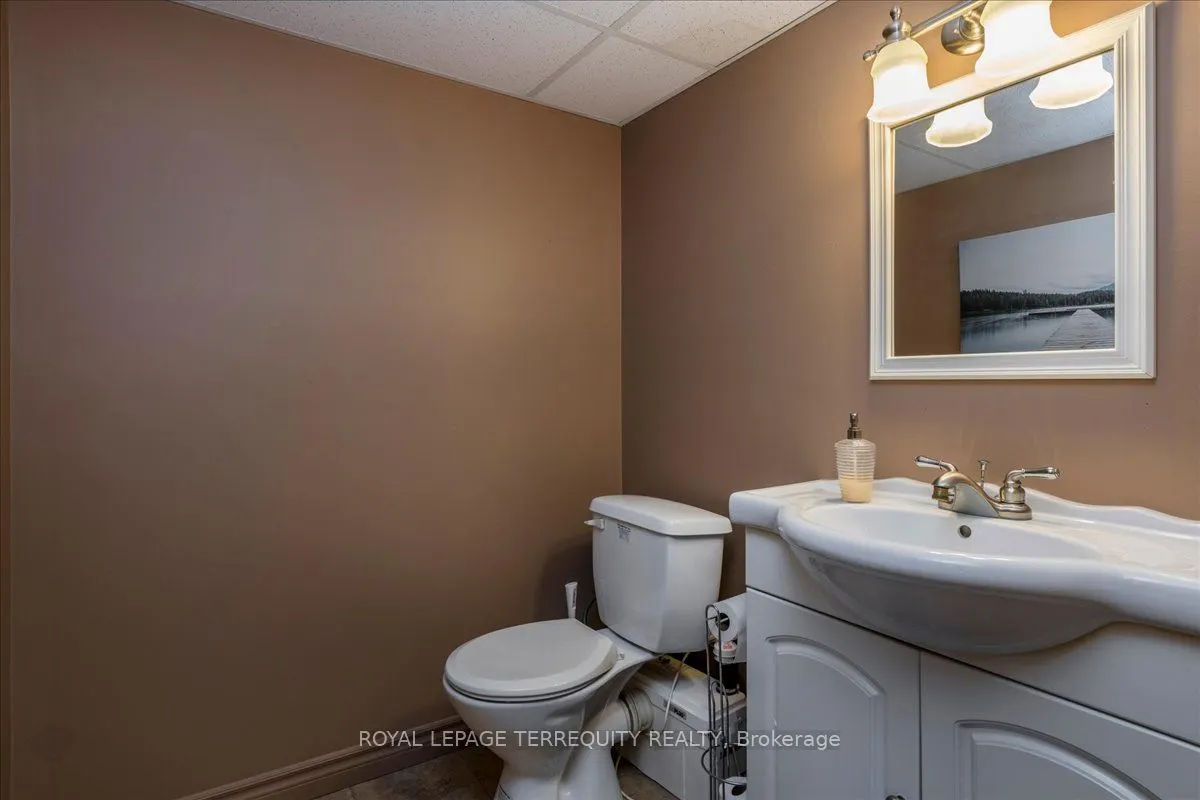 1092 Old Barrie Road W