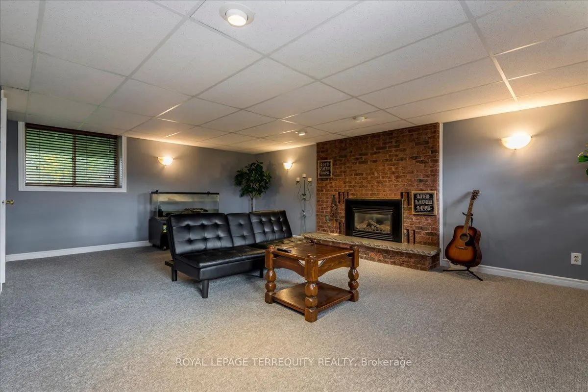 1092 Old Barrie Road W