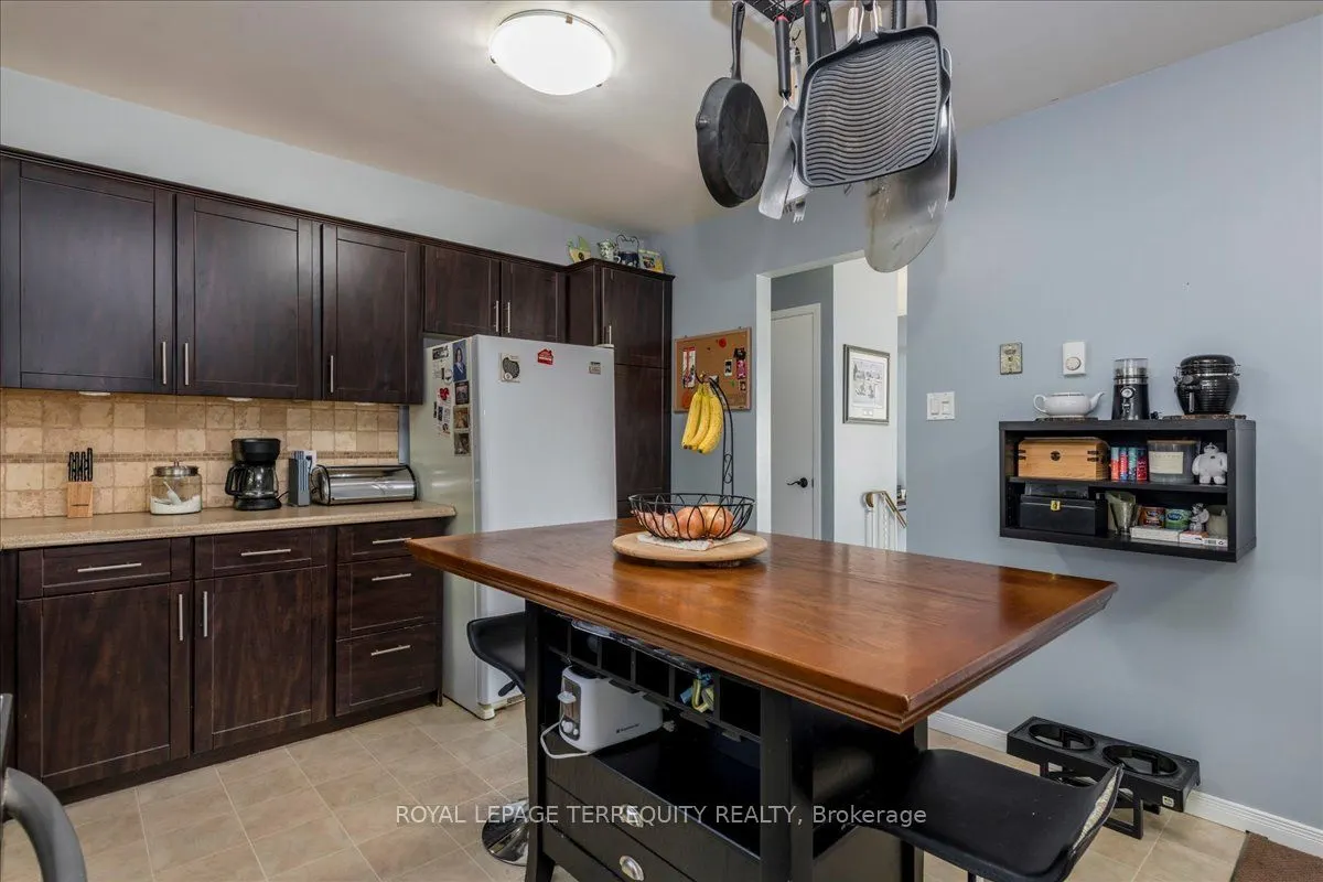 1092 Old Barrie Road W