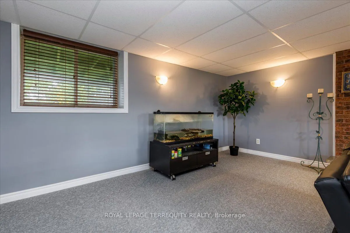 1092 Old Barrie Road W
