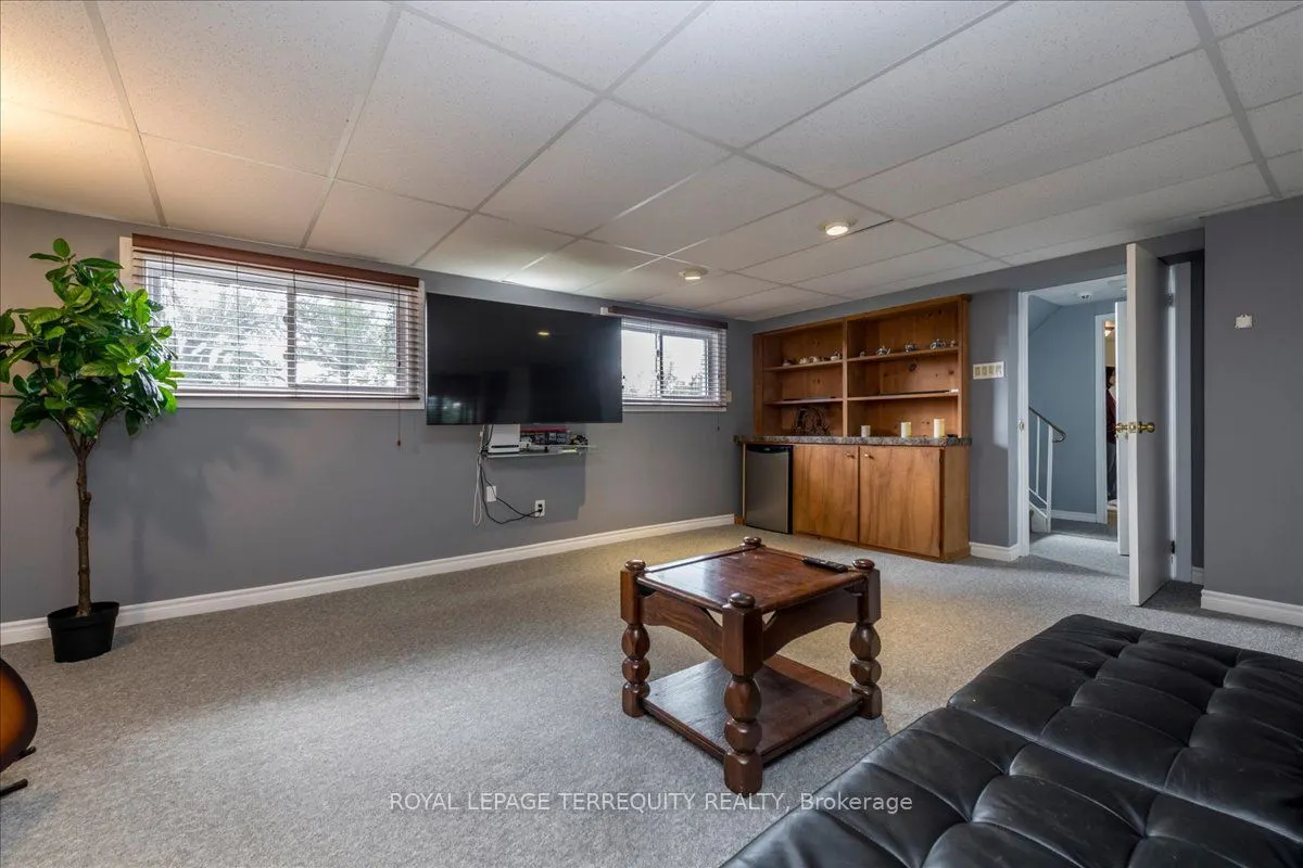 1092 Old Barrie Road W