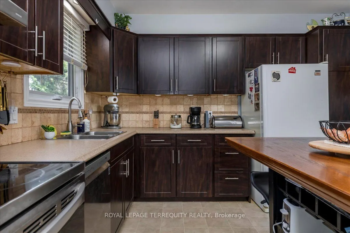 1092 Old Barrie Road W