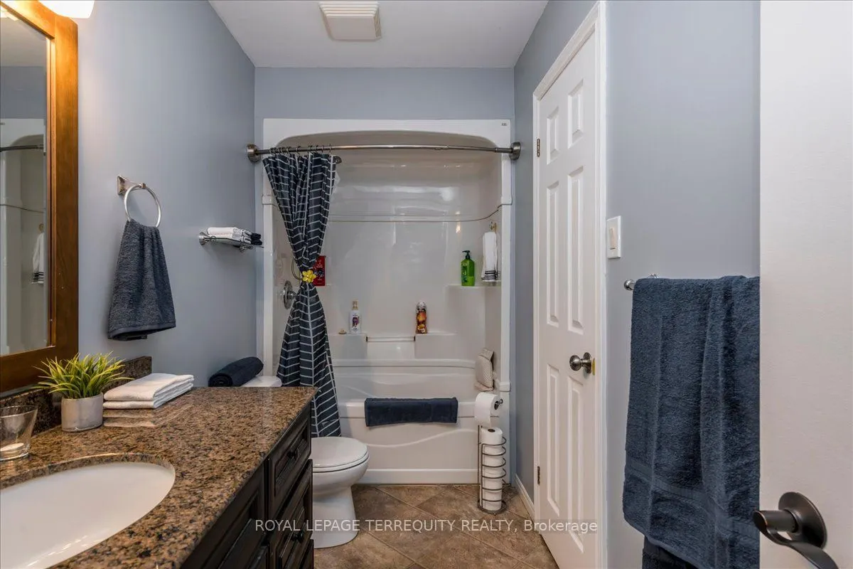 1092 Old Barrie Road W
