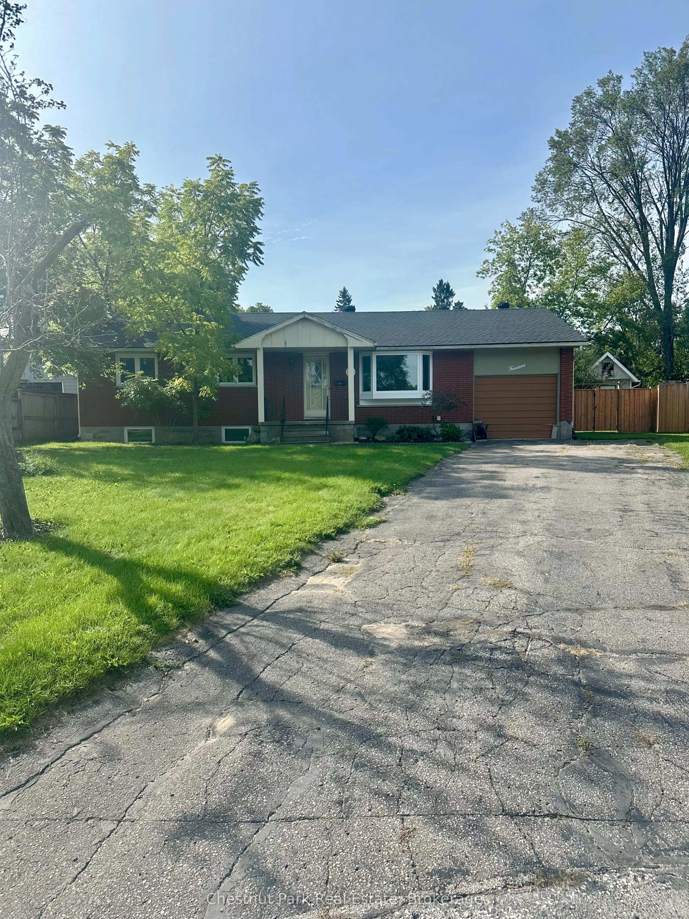 14 Brock Crescent