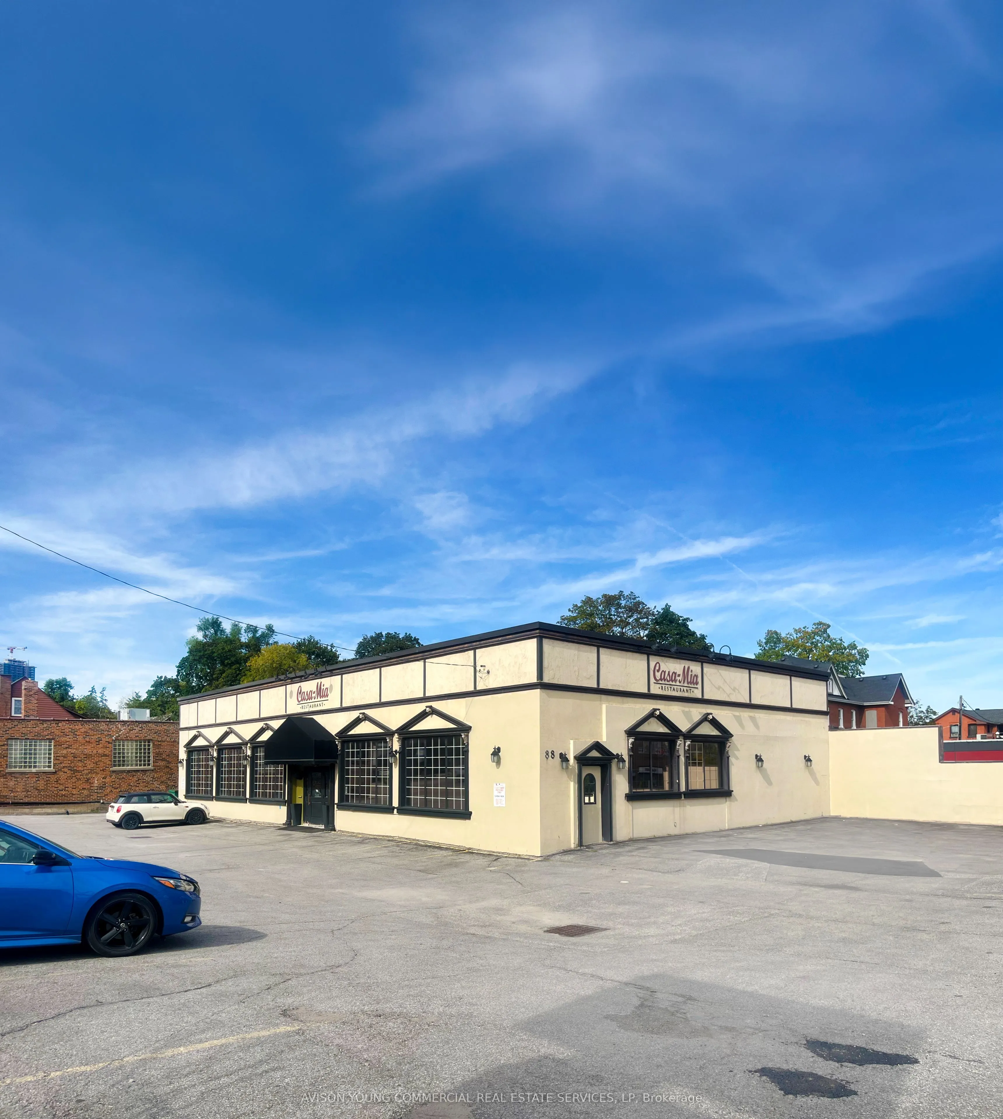 88 Dunlop Street W