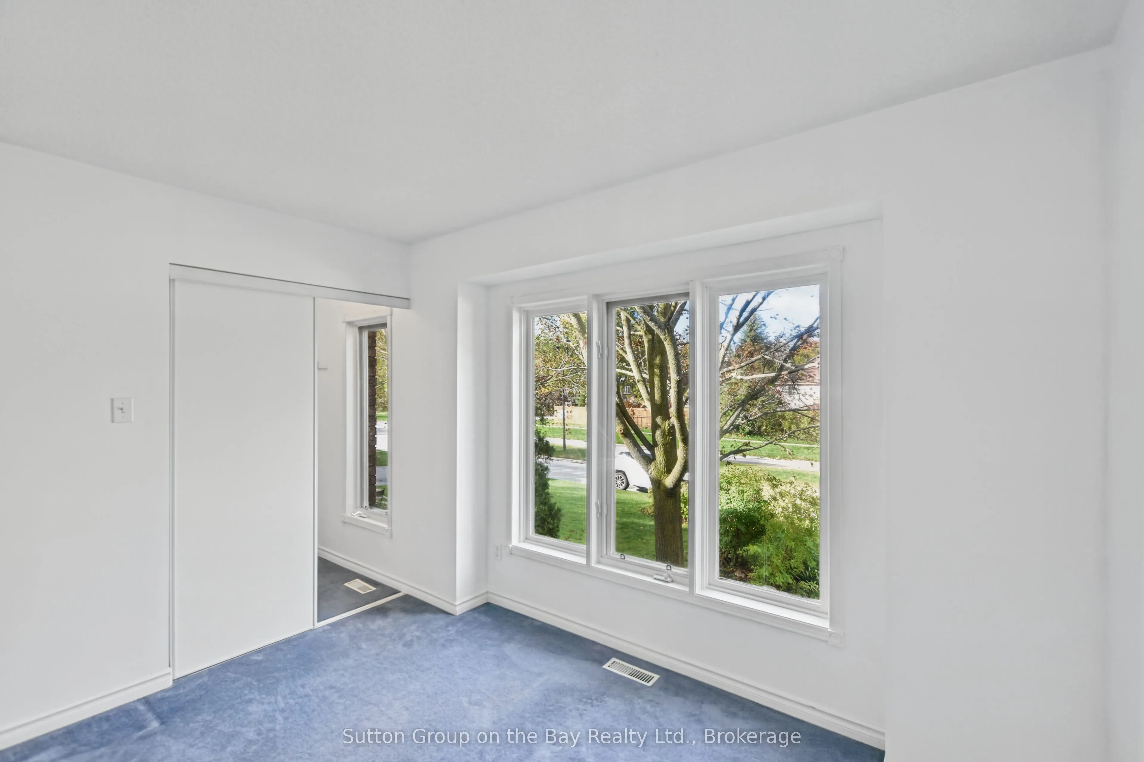 77 Fernbrook Drive