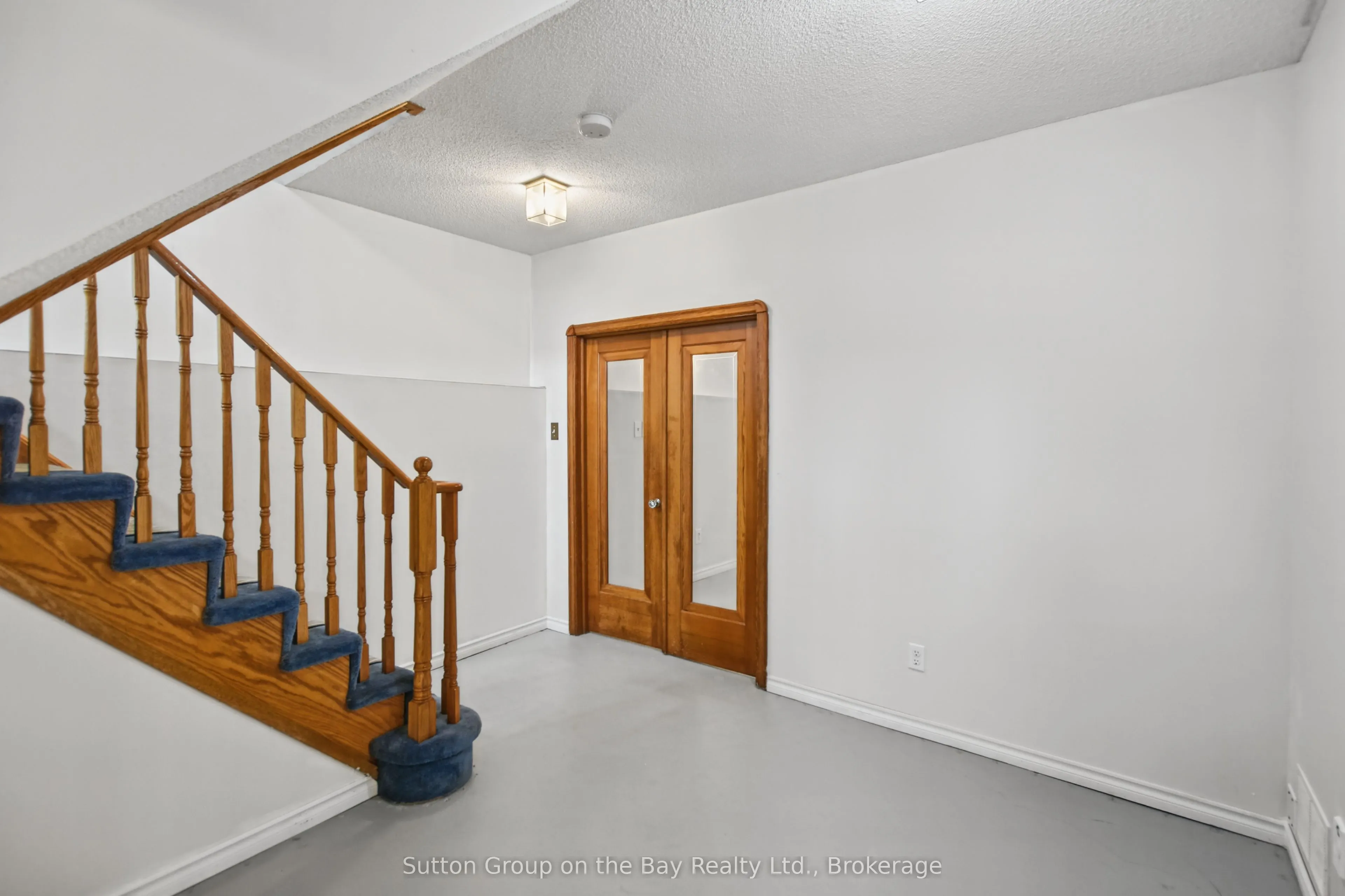 77 Fernbrook Drive