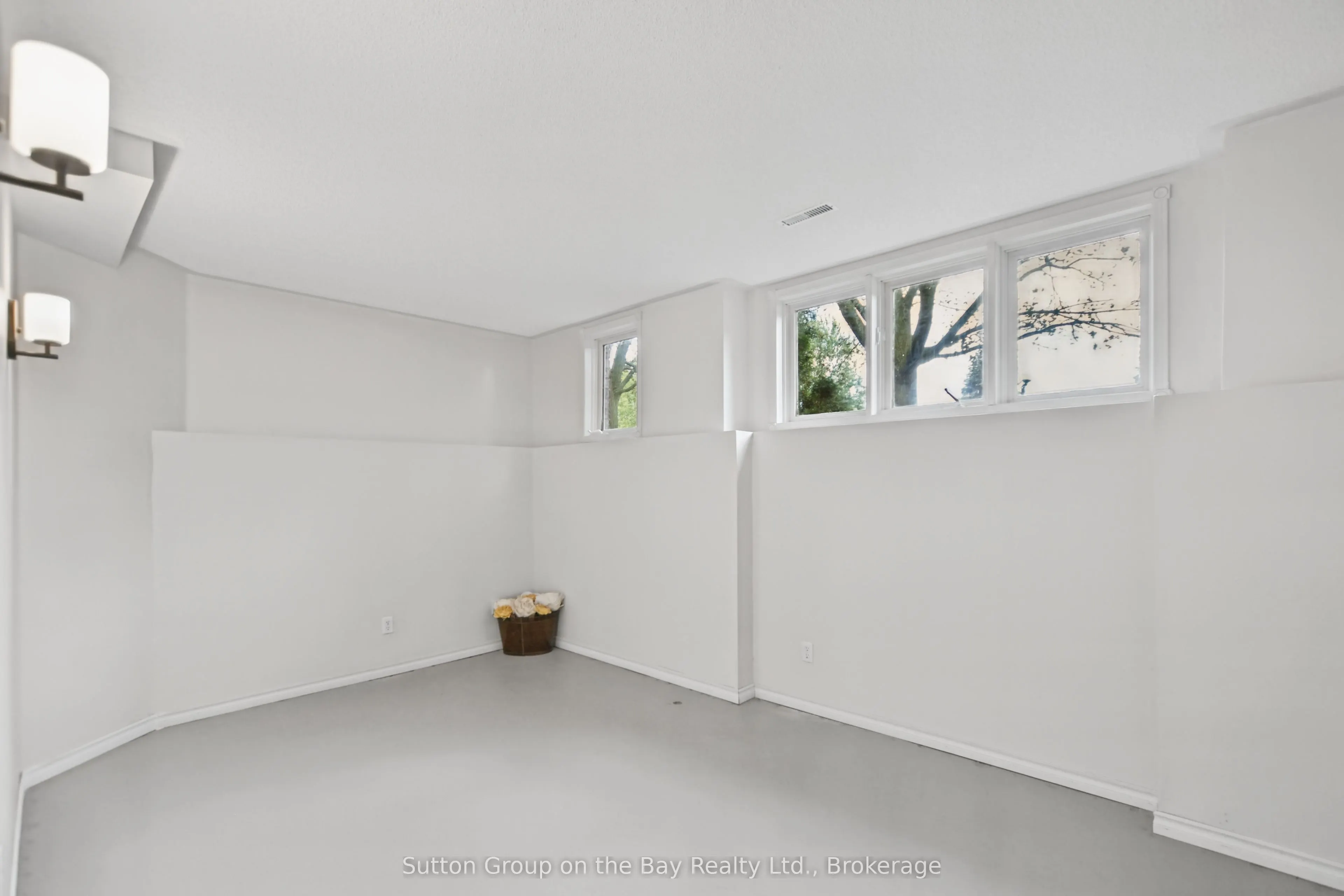 77 Fernbrook Drive
