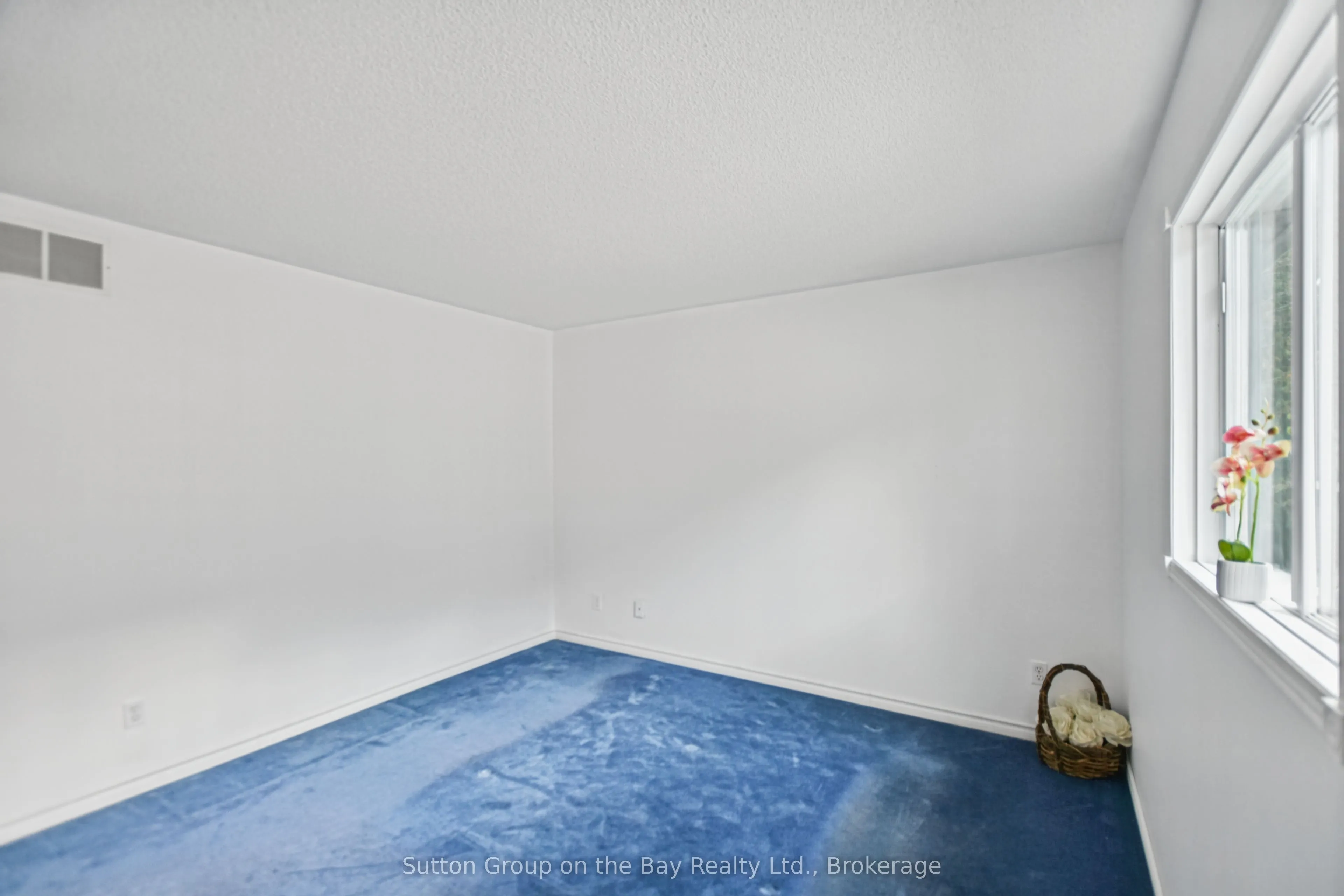 77 Fernbrook Drive