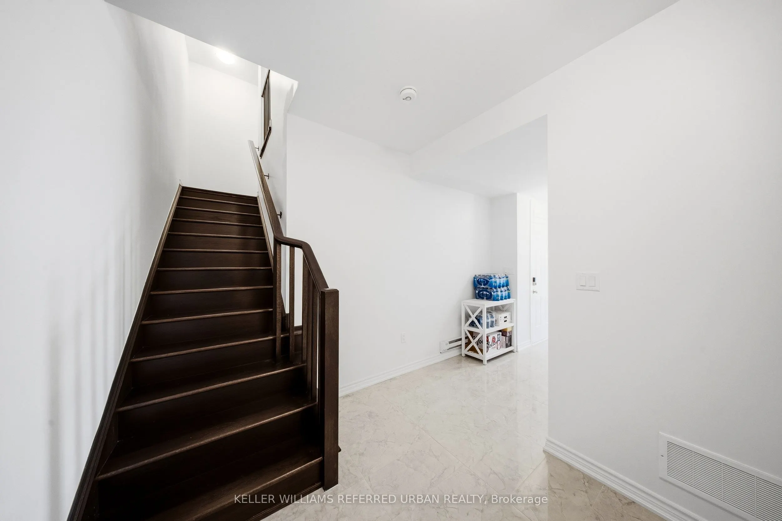 61 Vinewood Crescent
