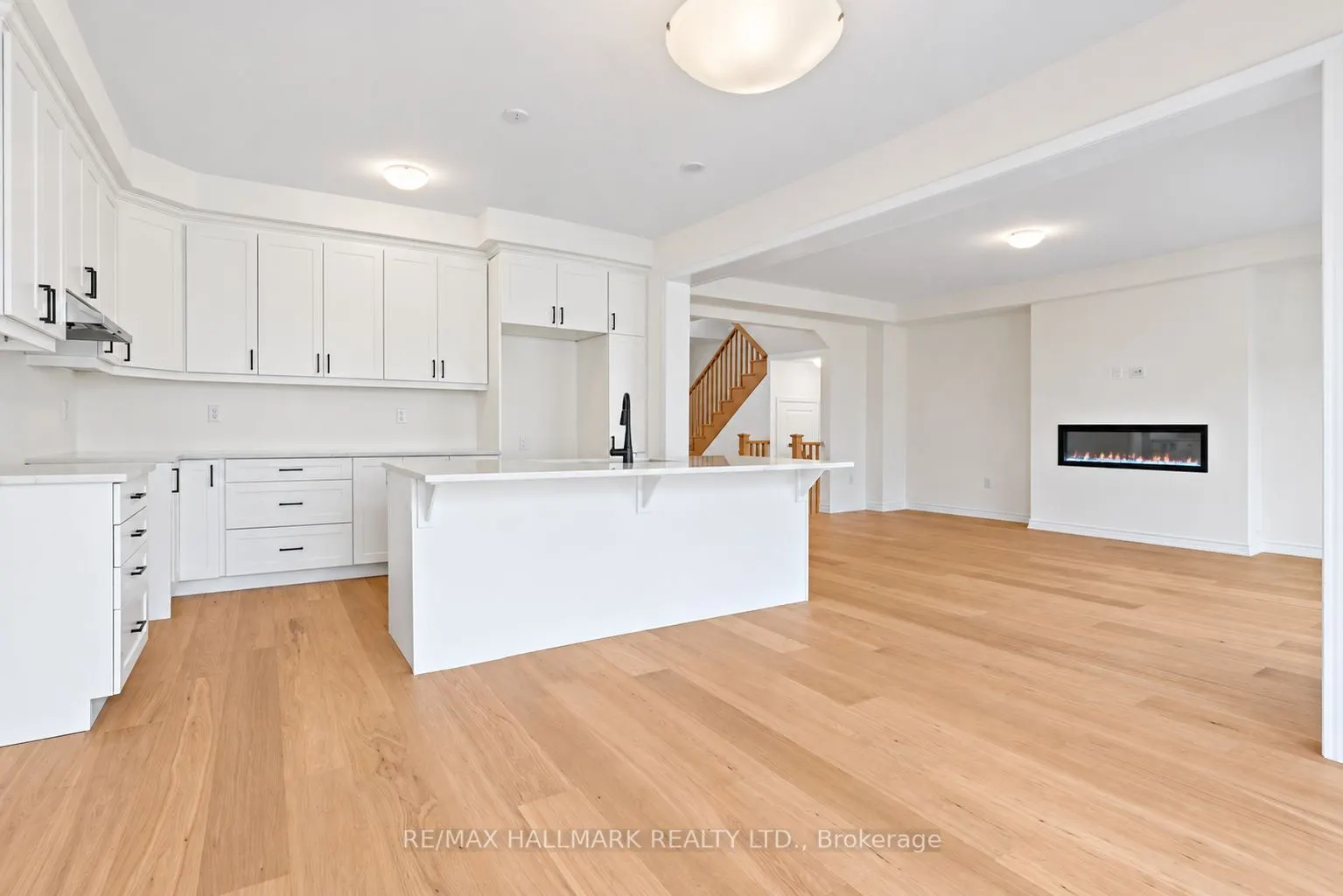 82 Gretzky Avenue