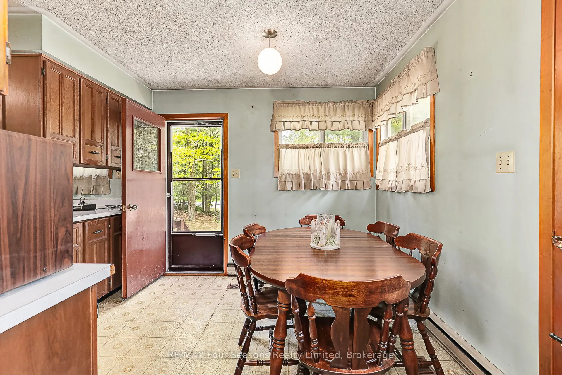 828 Oxbow Park Drive