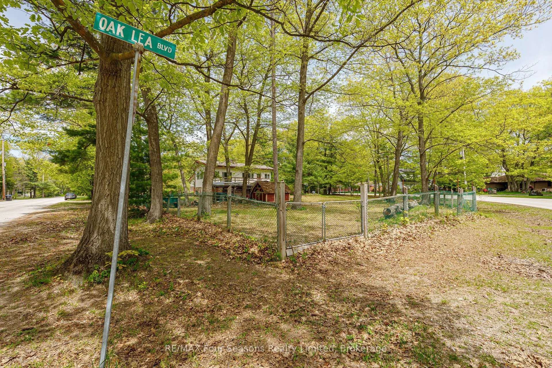 828 Oxbow Park Drive