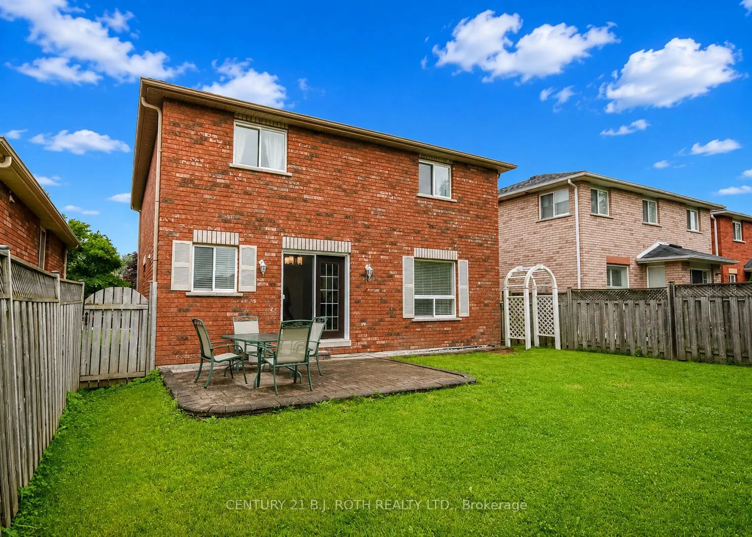 17 CROMPTON Drive