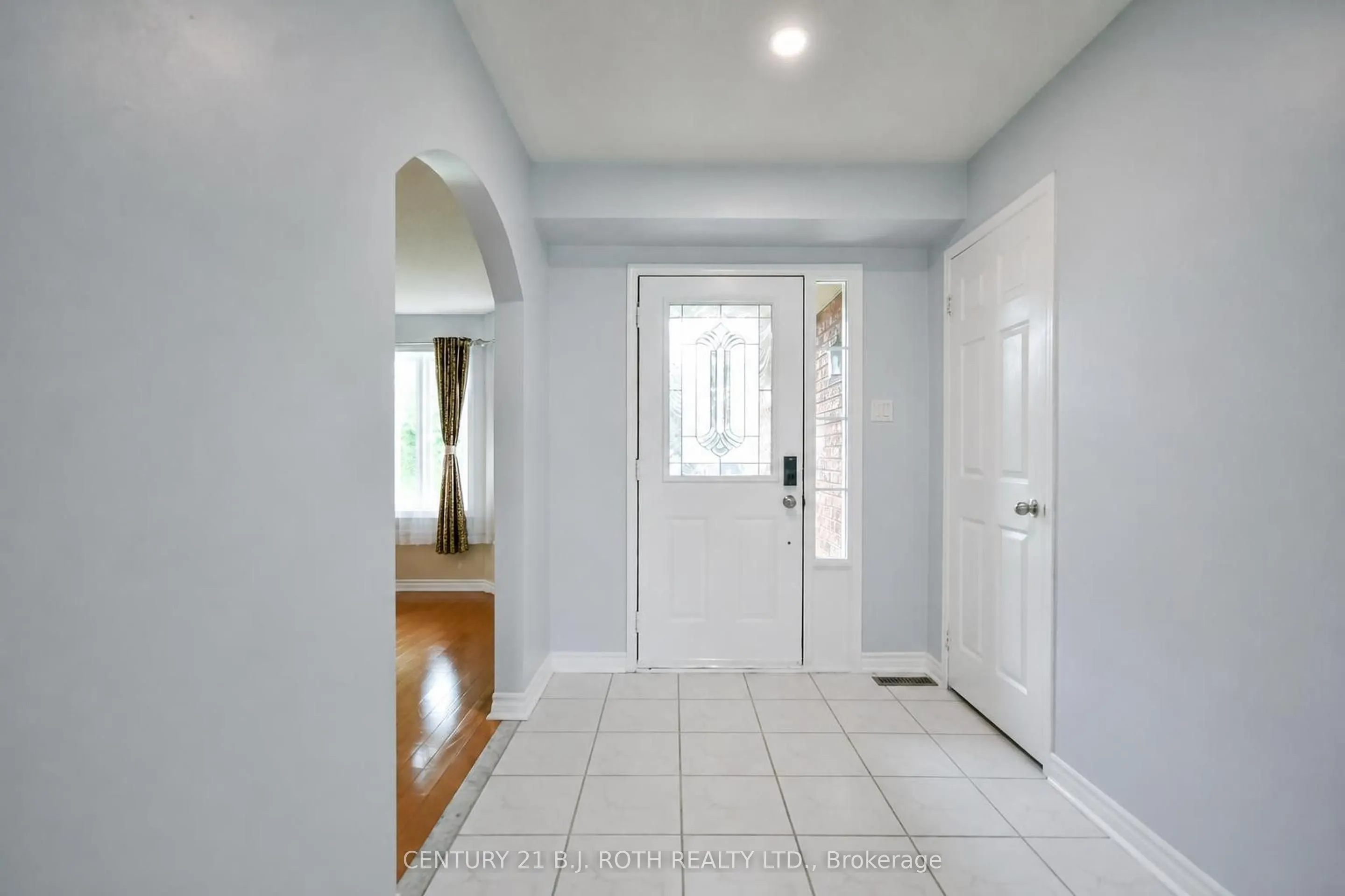 17 CROMPTON Drive
