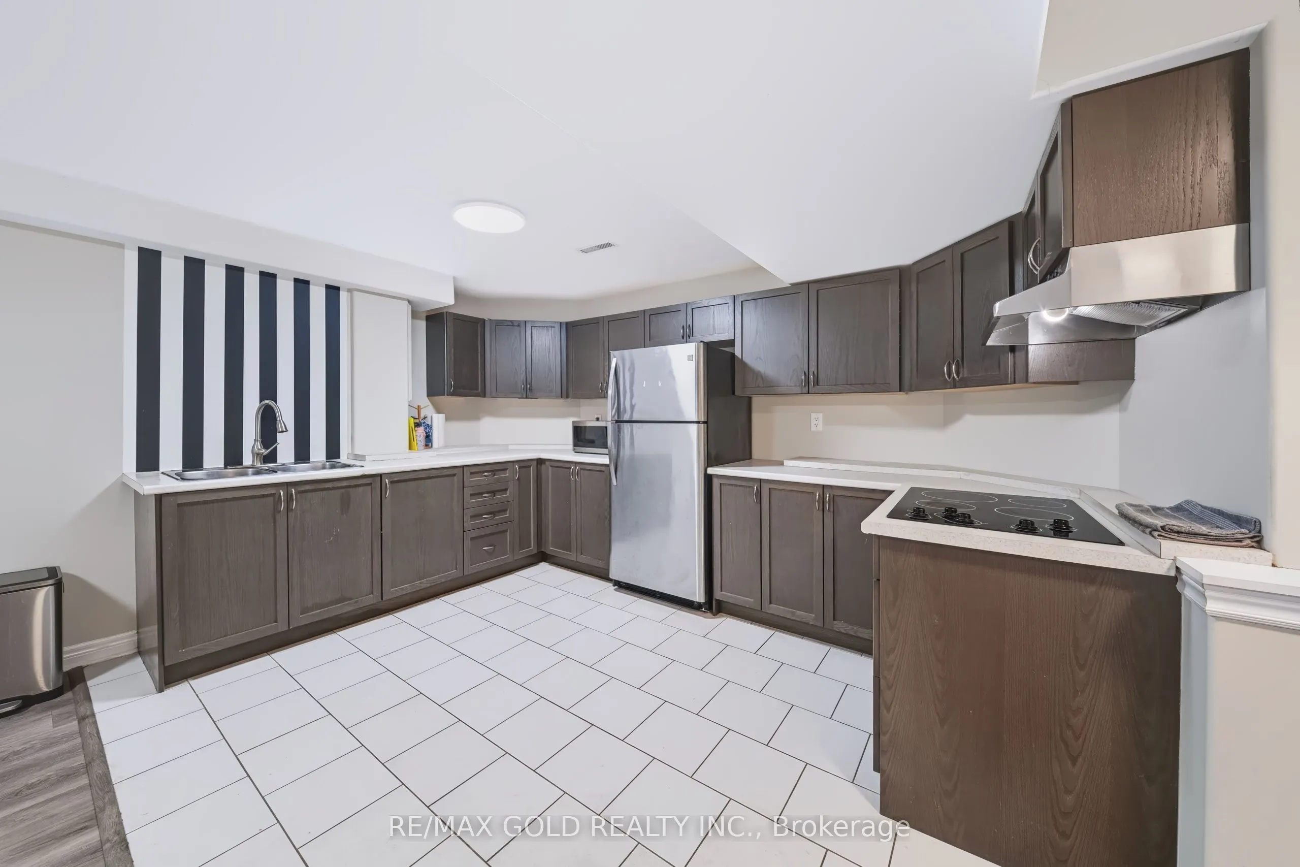 43 Golden Meadow Road