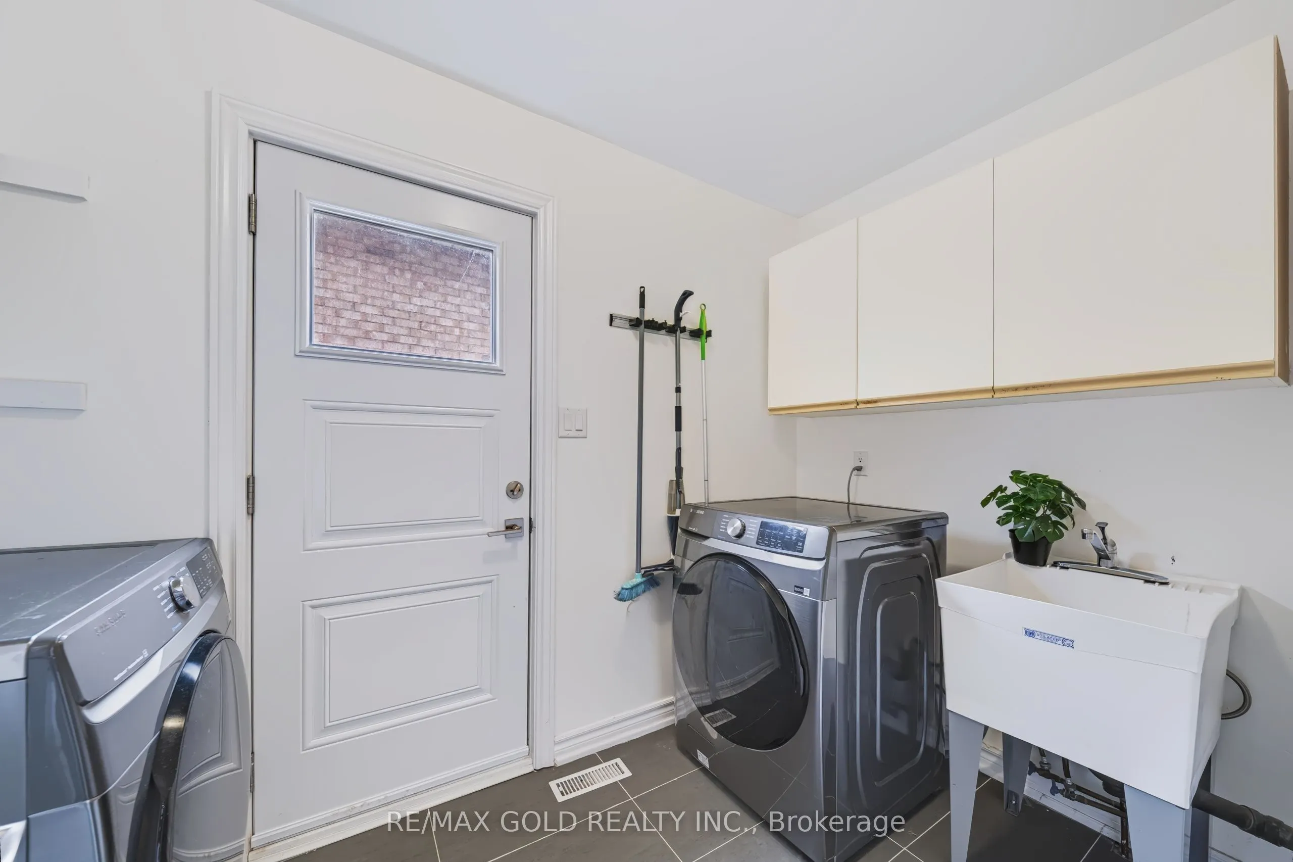 43 Golden Meadow Road