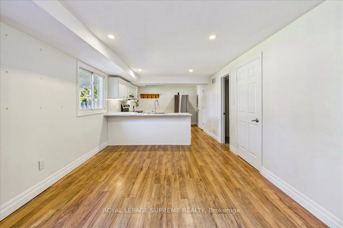 46 Ridgeway Avenue #Lower
