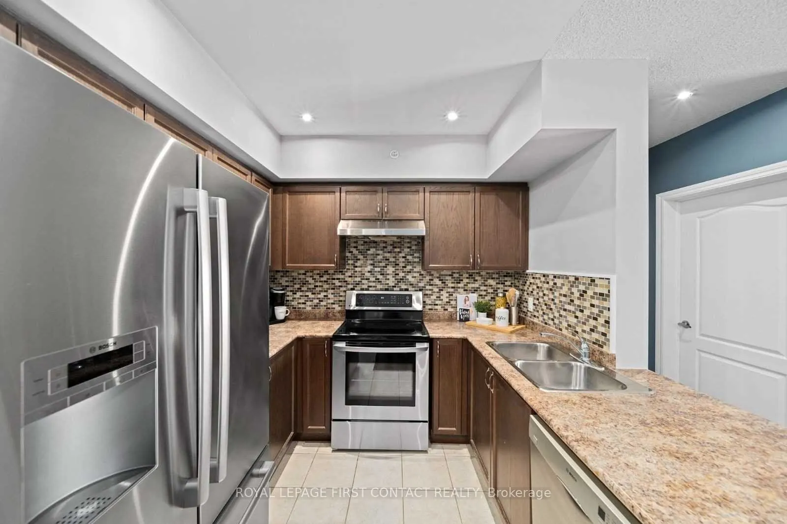 39 FERNDALE Drive S #410
