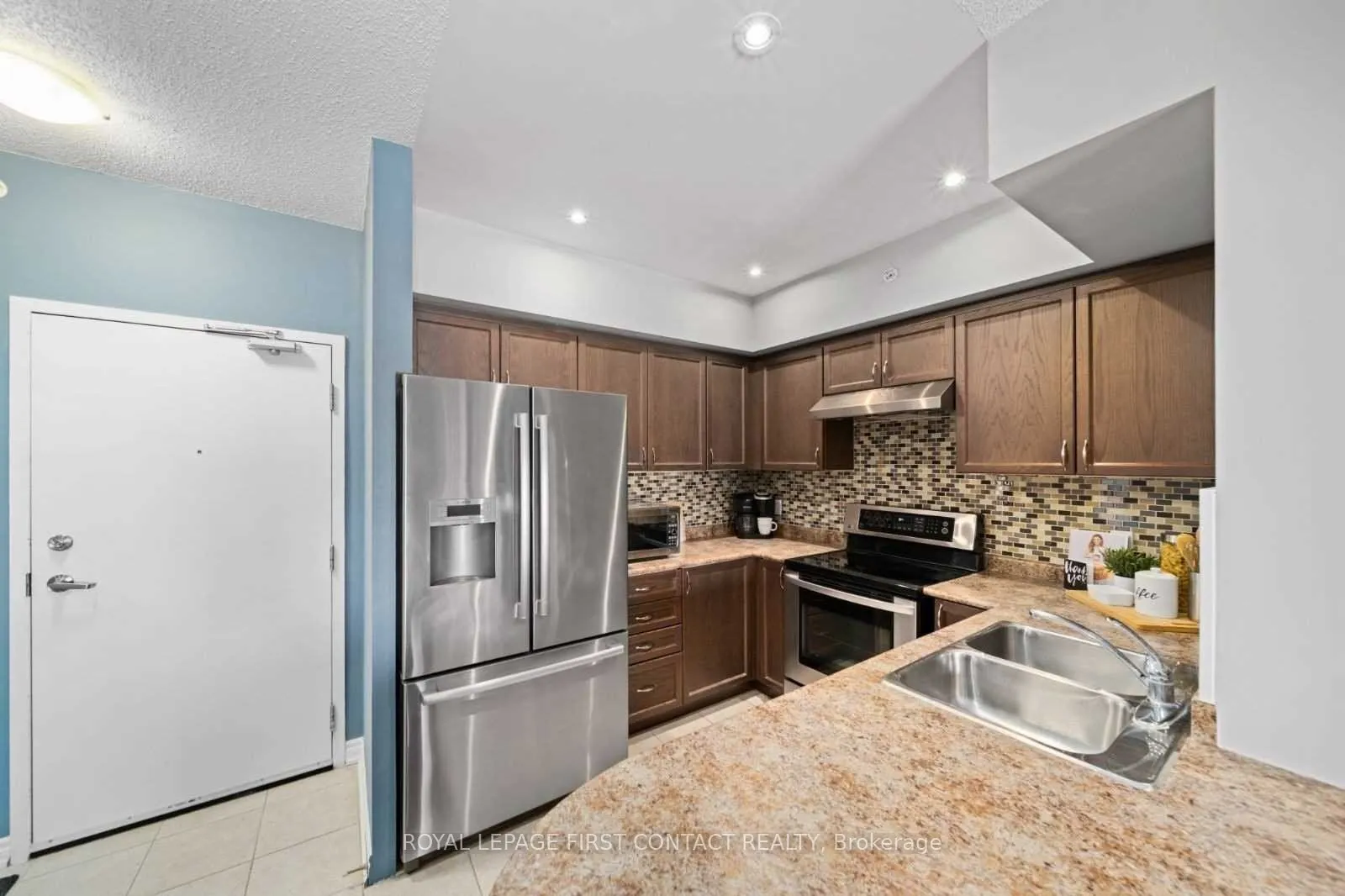 39 FERNDALE Drive S #410
