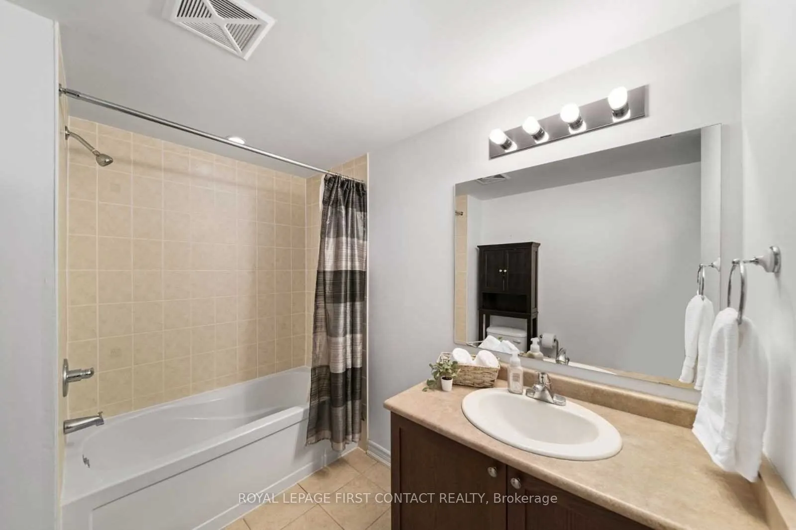 39 FERNDALE Drive S #410
