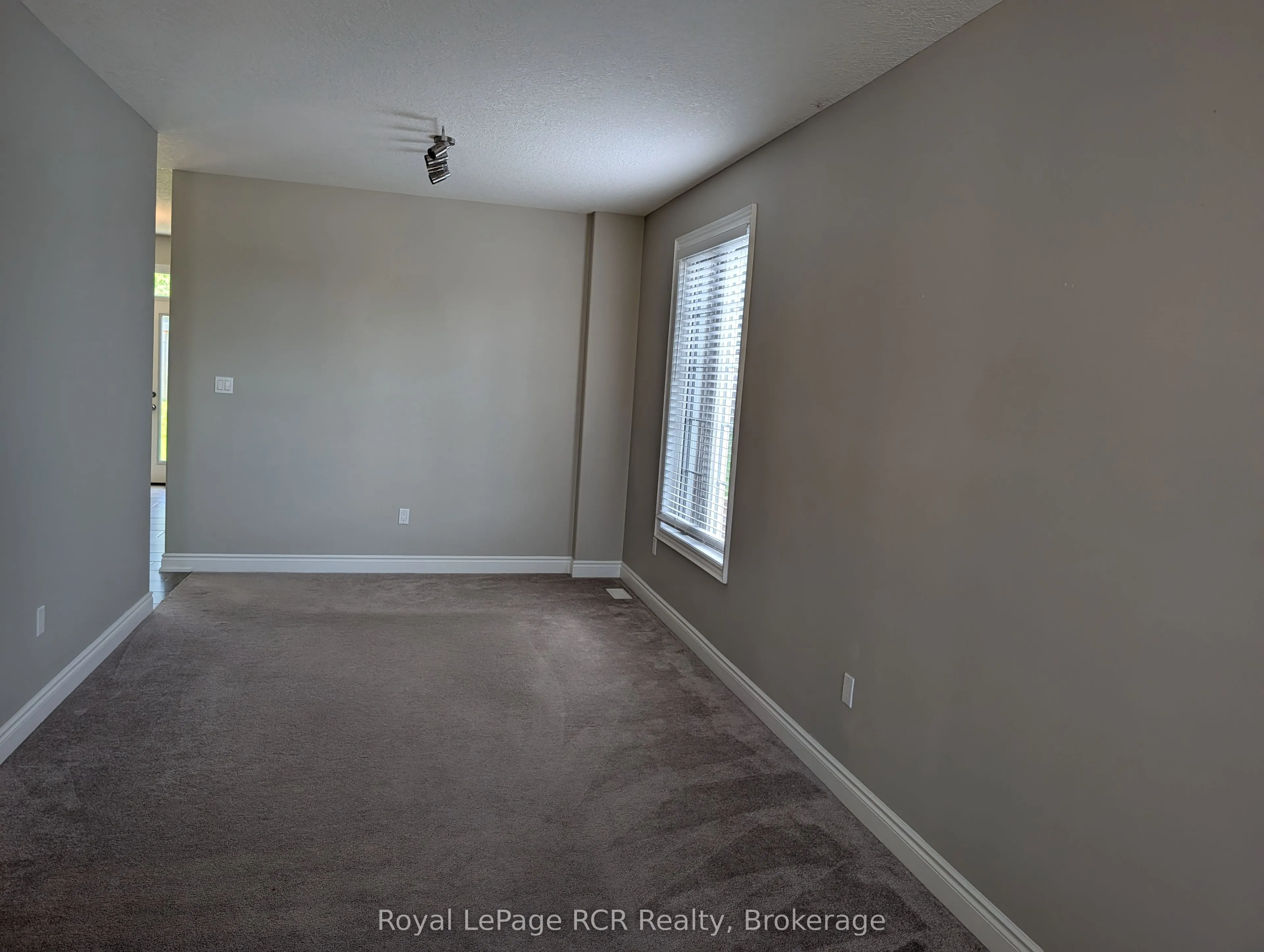 89 Lockerbie Crescent