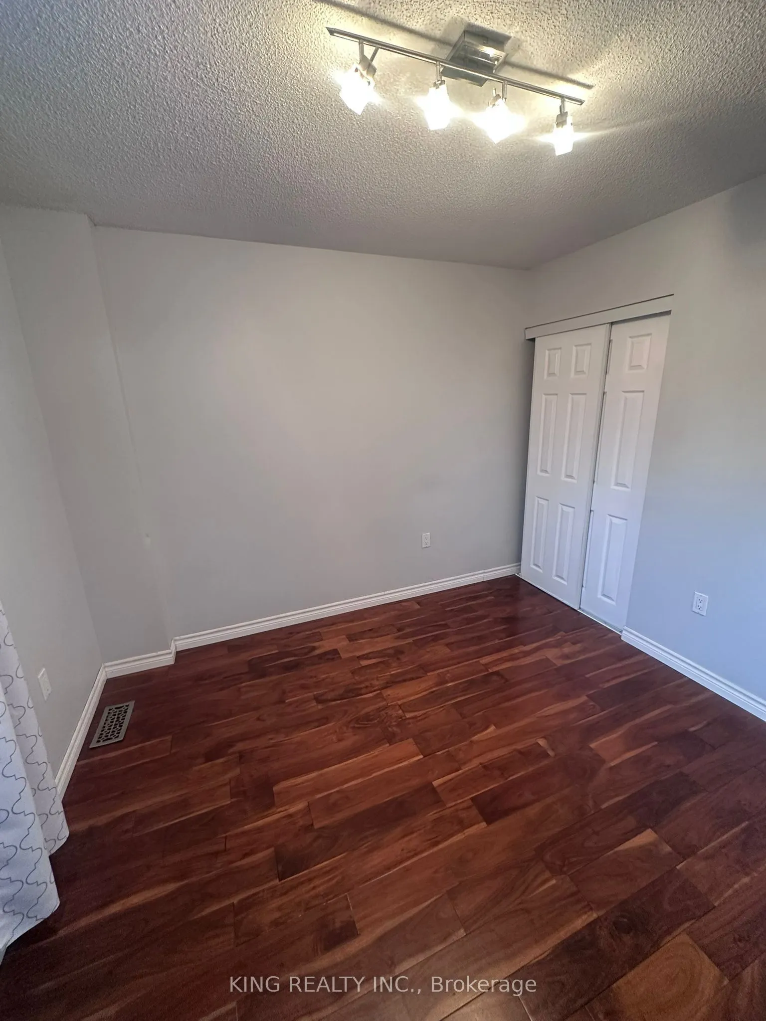 9 Whitehorn Crescent