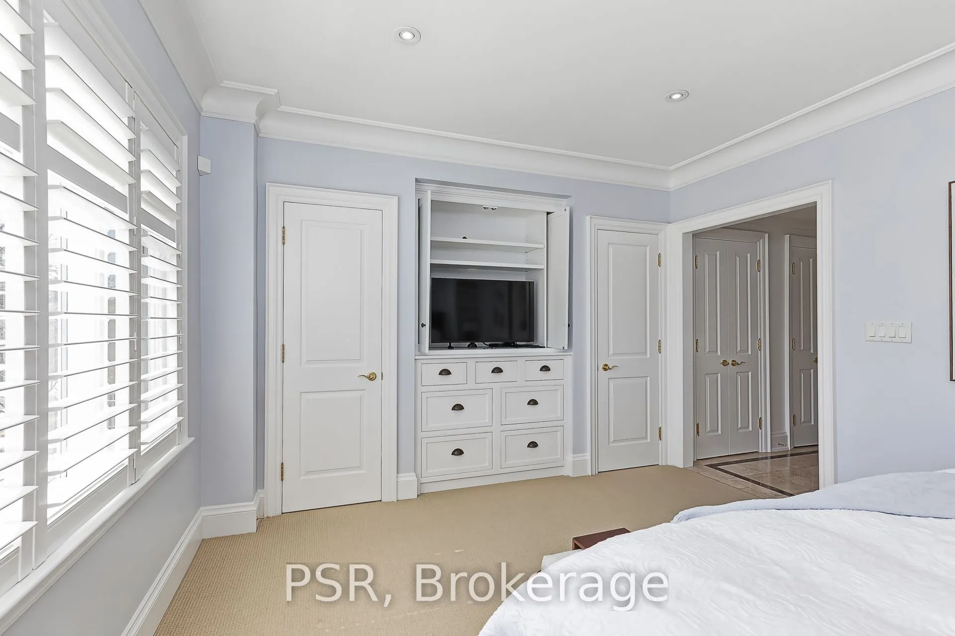 40 Trott Boulevard #306