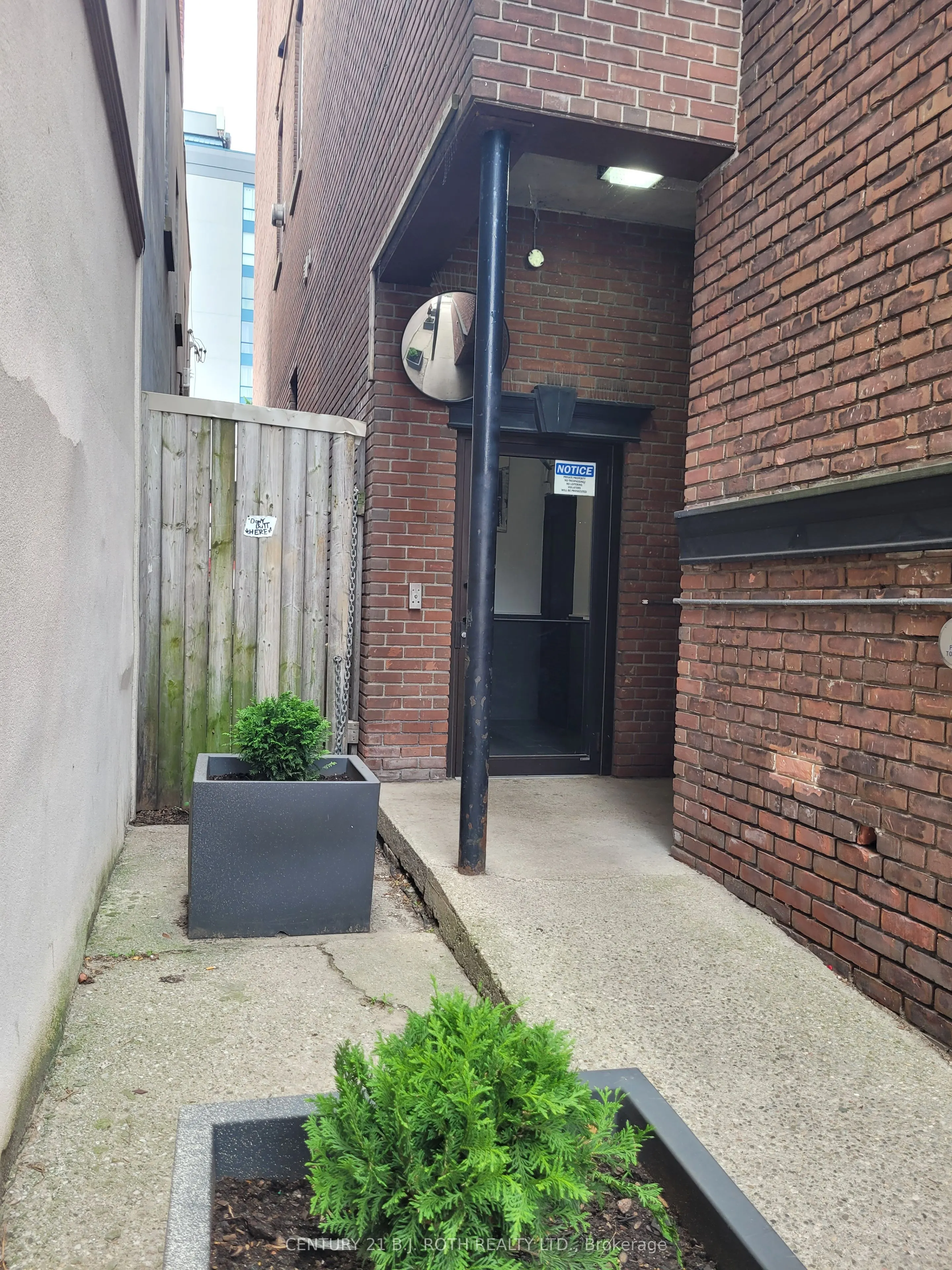 19 Dunlop Street W #203