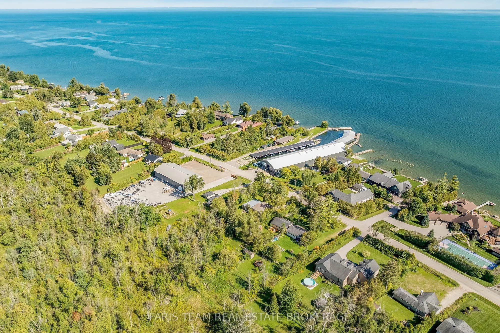 224 Lakeshore Road W