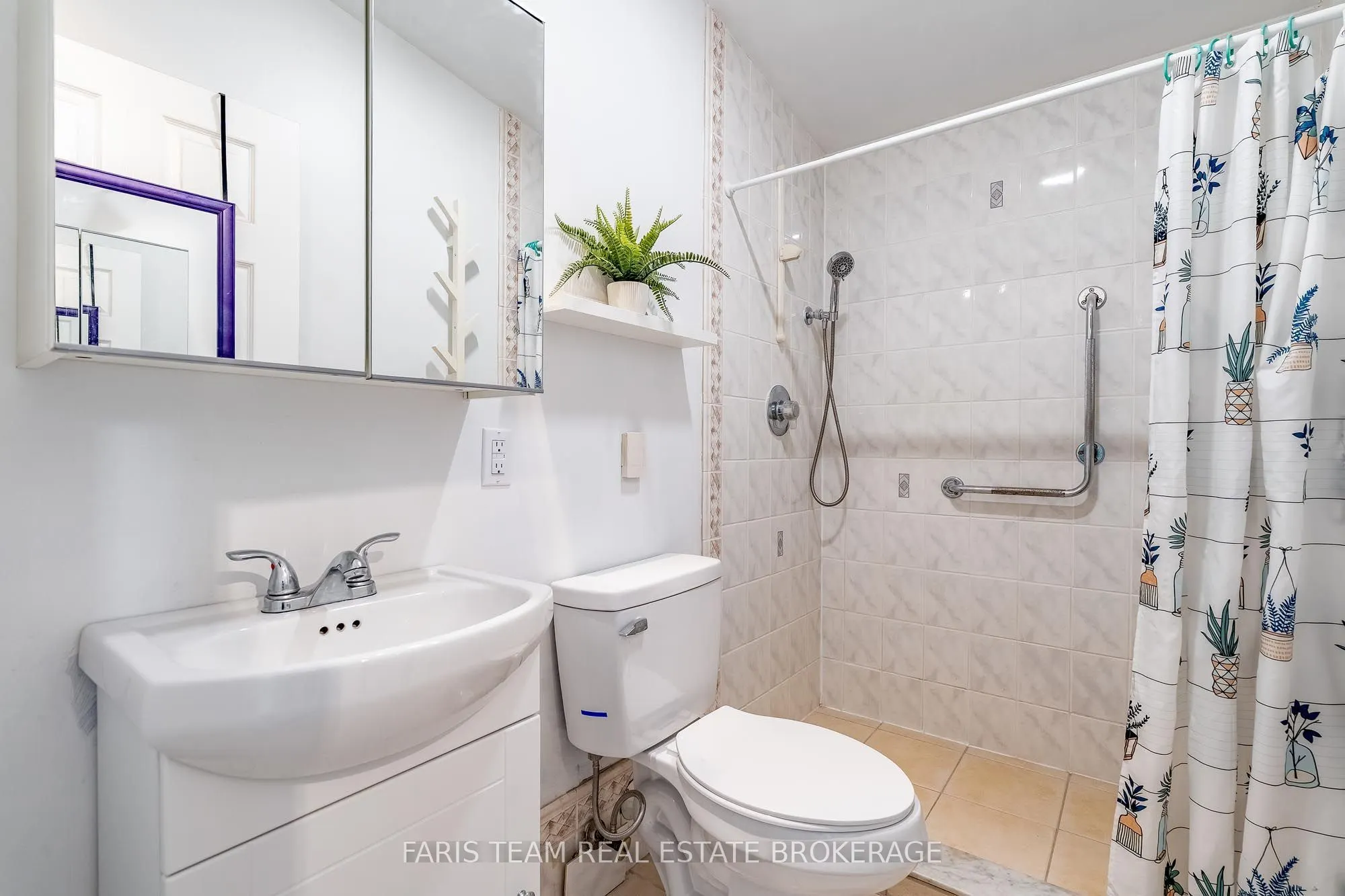 224 Lakeshore Road W