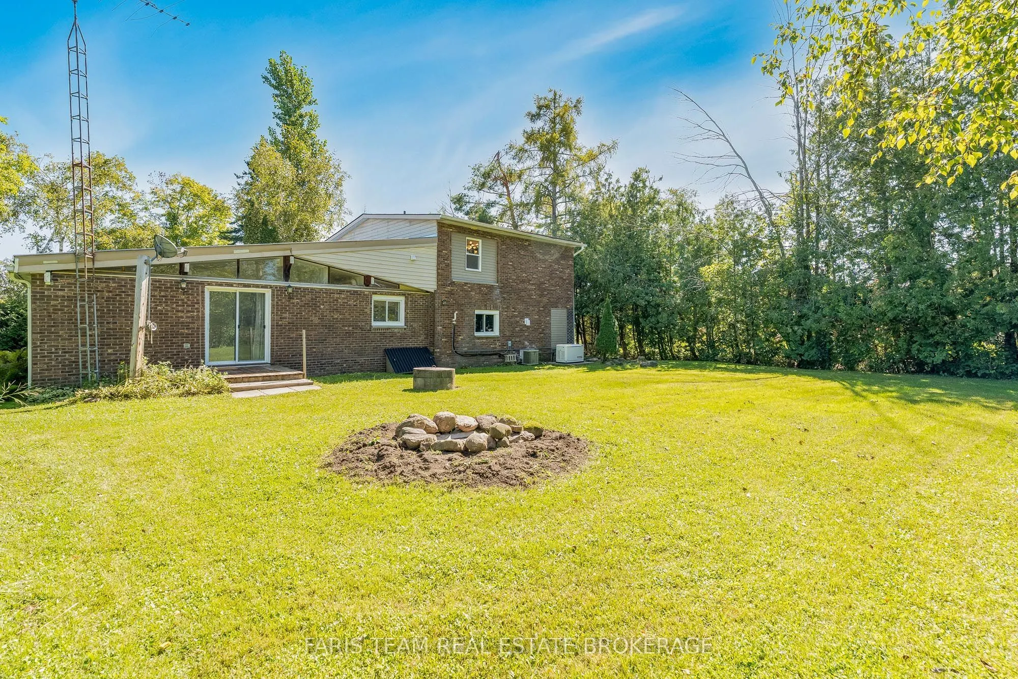 224 Lakeshore Road W
