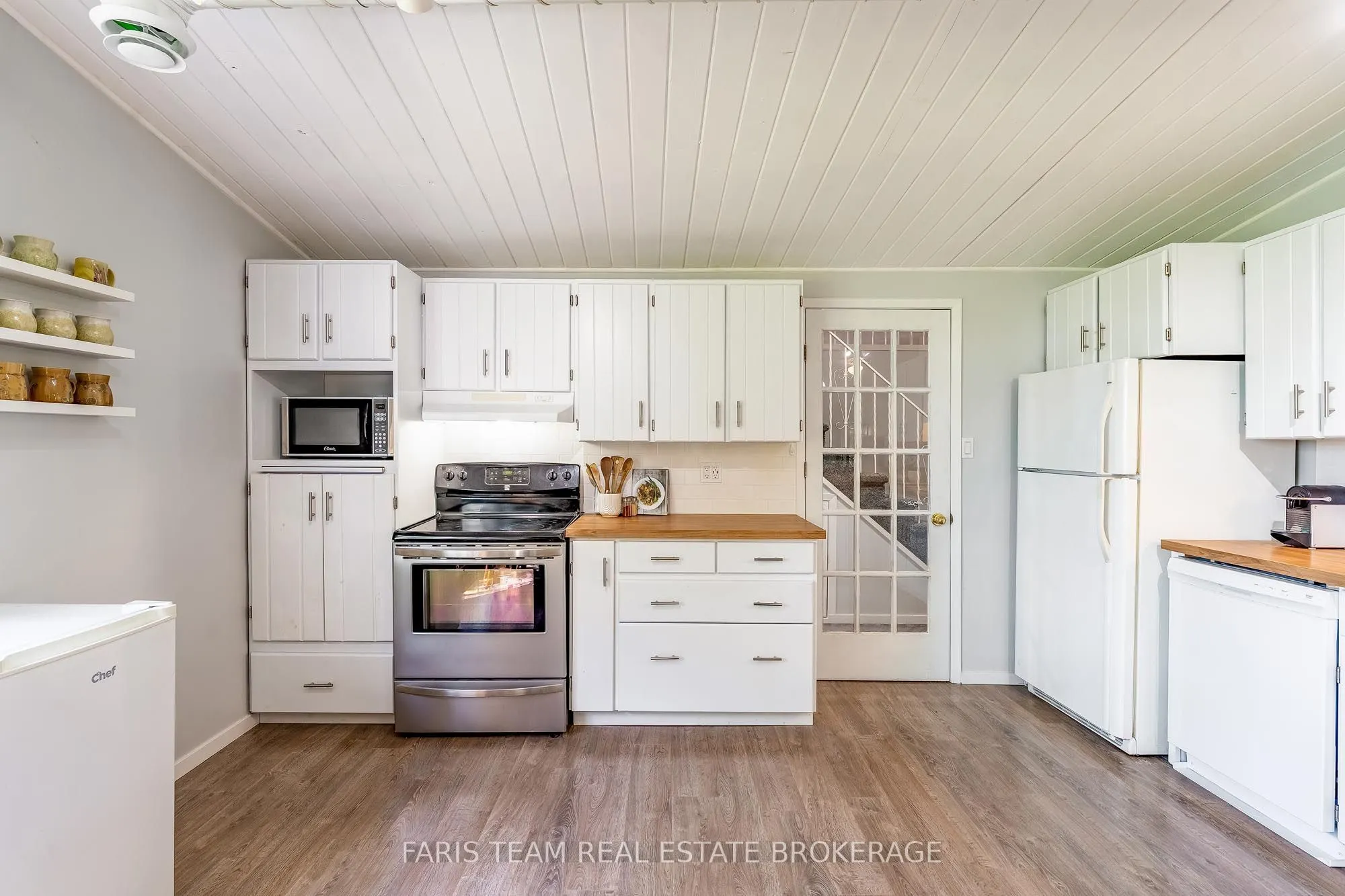 224 Lakeshore Road W