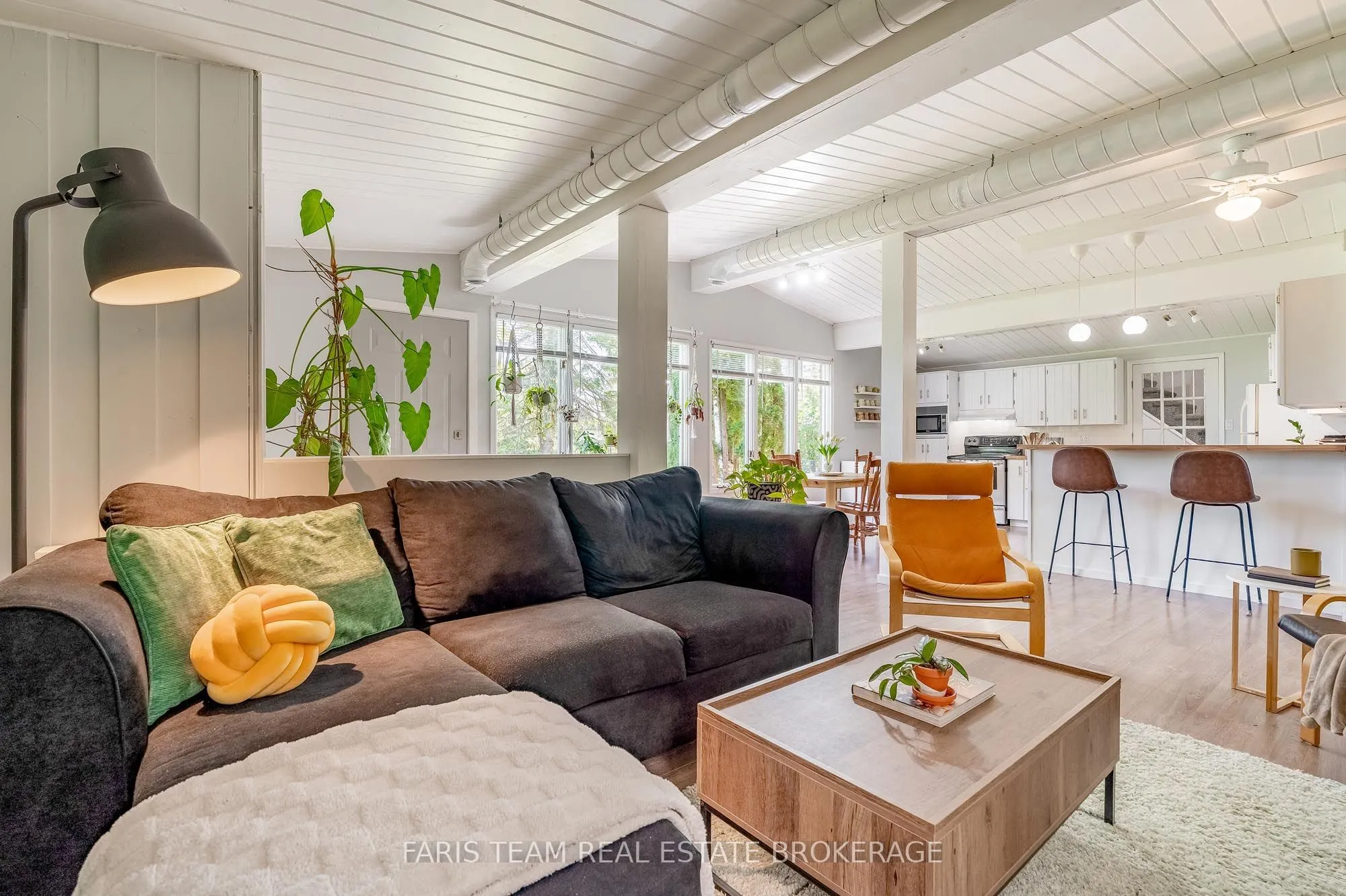 224 Lakeshore Road W
