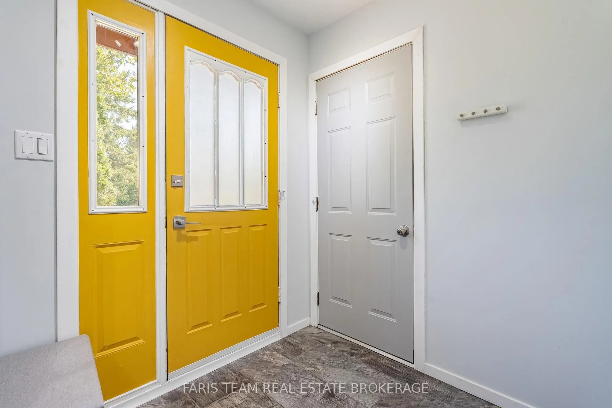 224 Lakeshore Road W