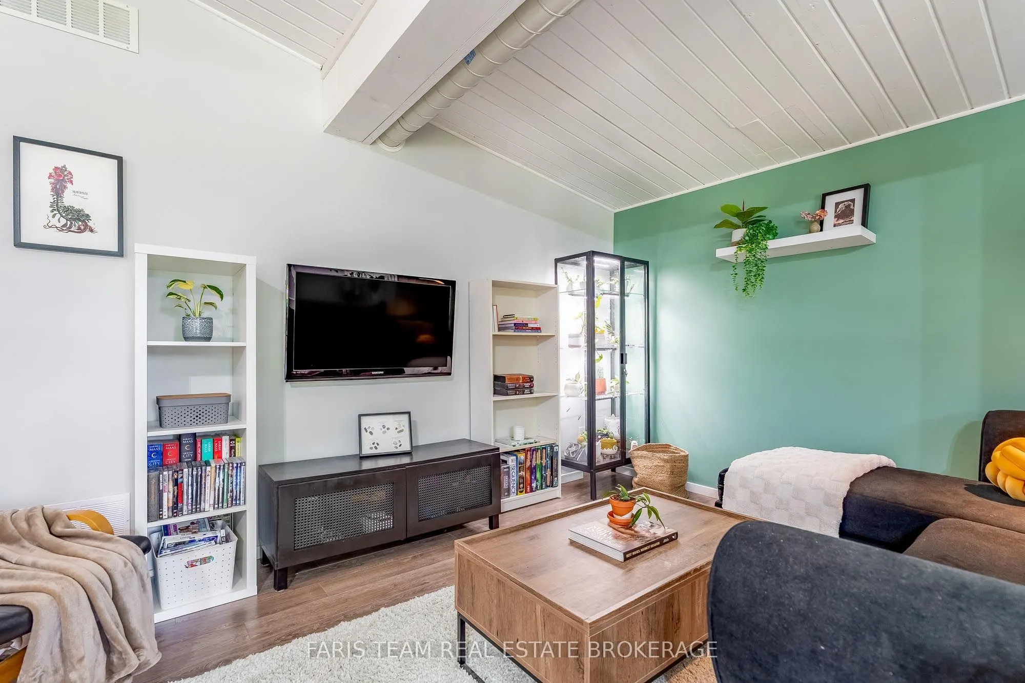 224 Lakeshore Road W
