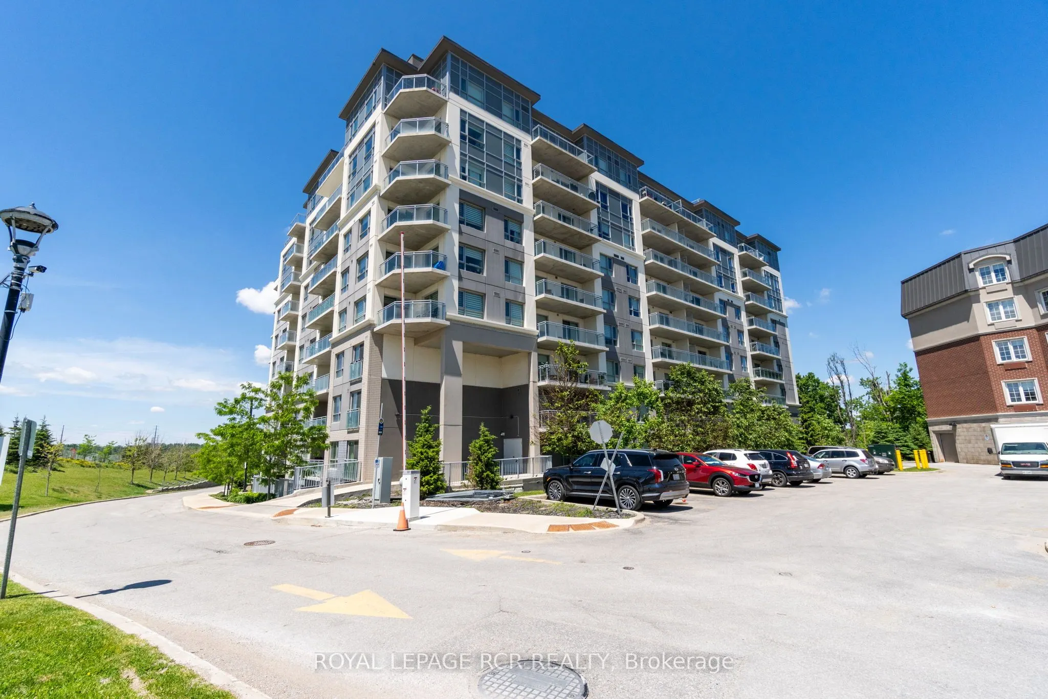 58 Lakeside Terrace #808
