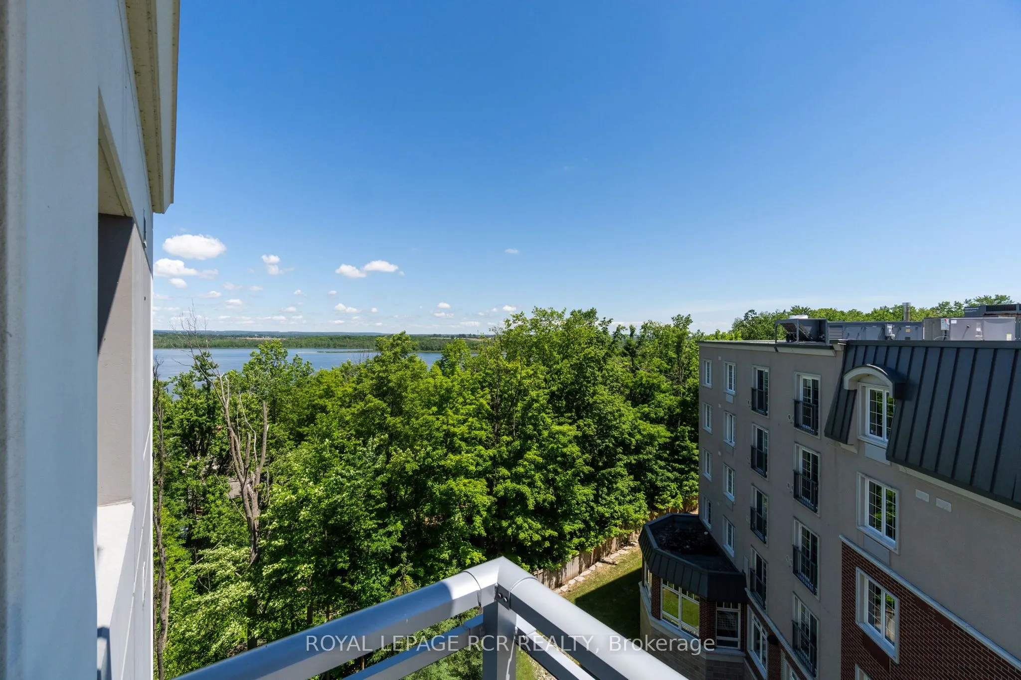 58 Lakeside Terrace #808