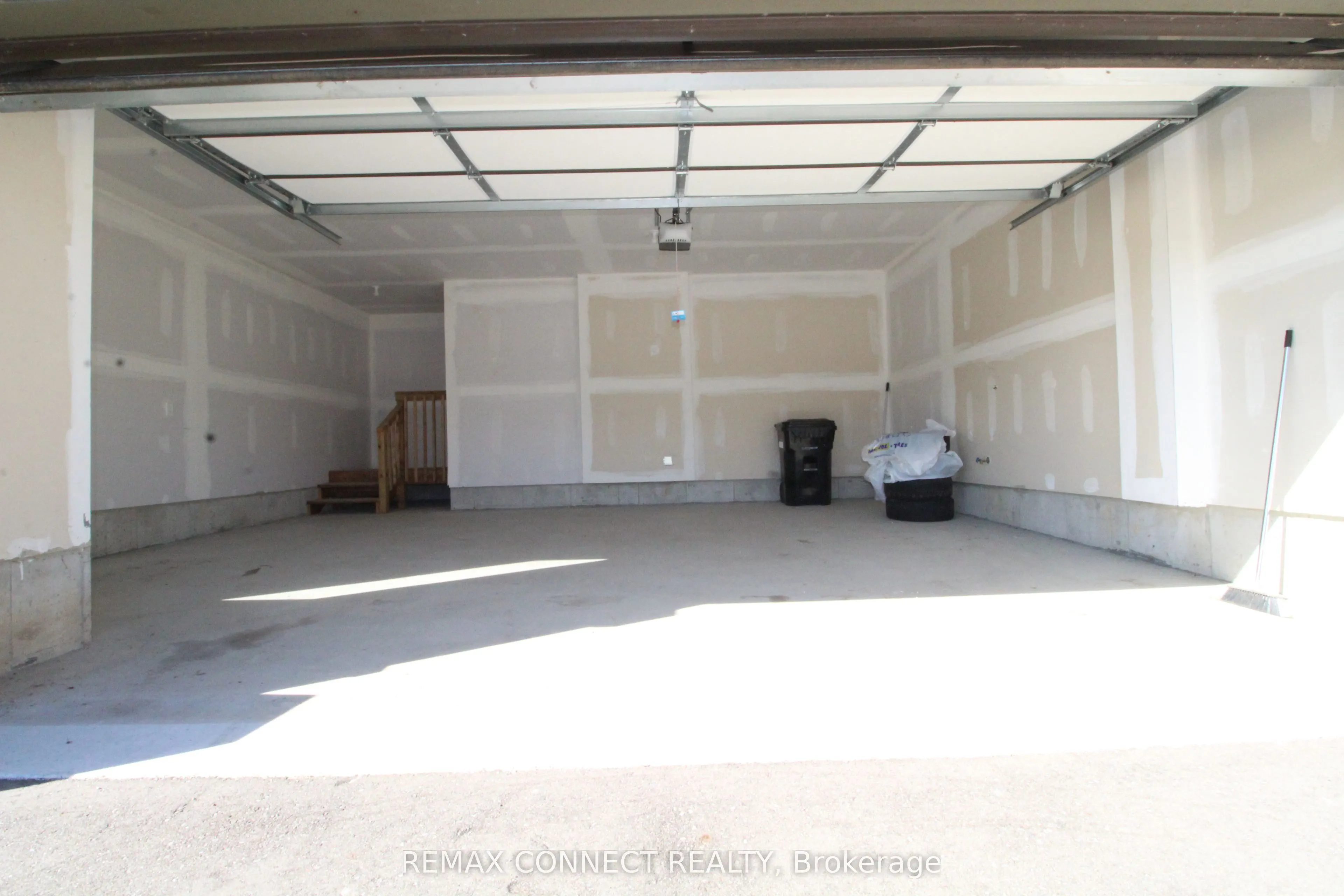 3715 Quayside Drive