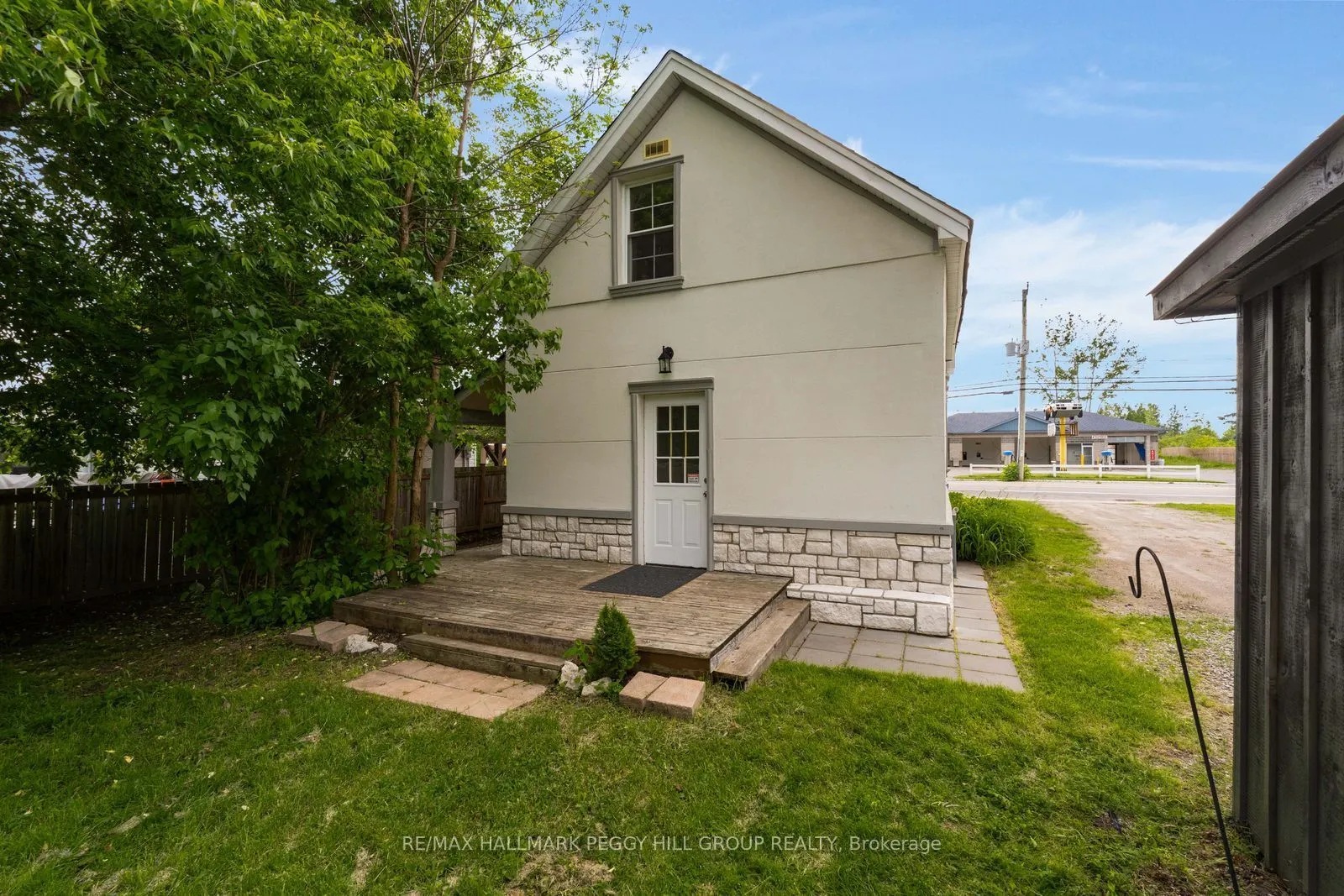 132 Queen Street W