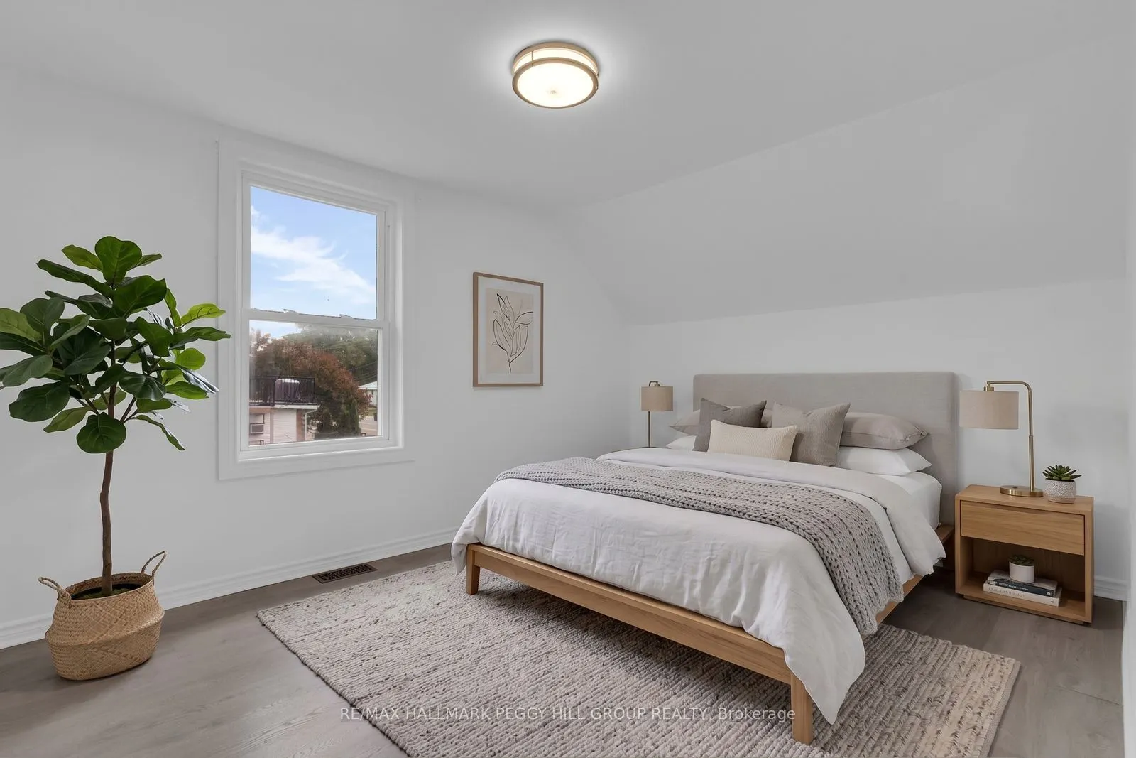 132 Queen Street W