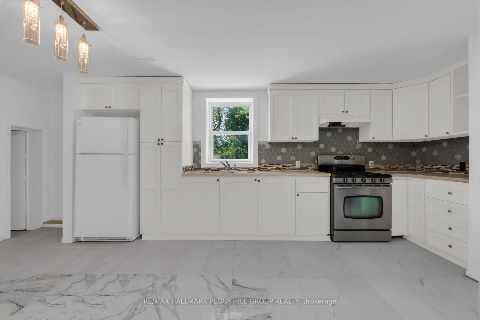 132 Queen Street W
