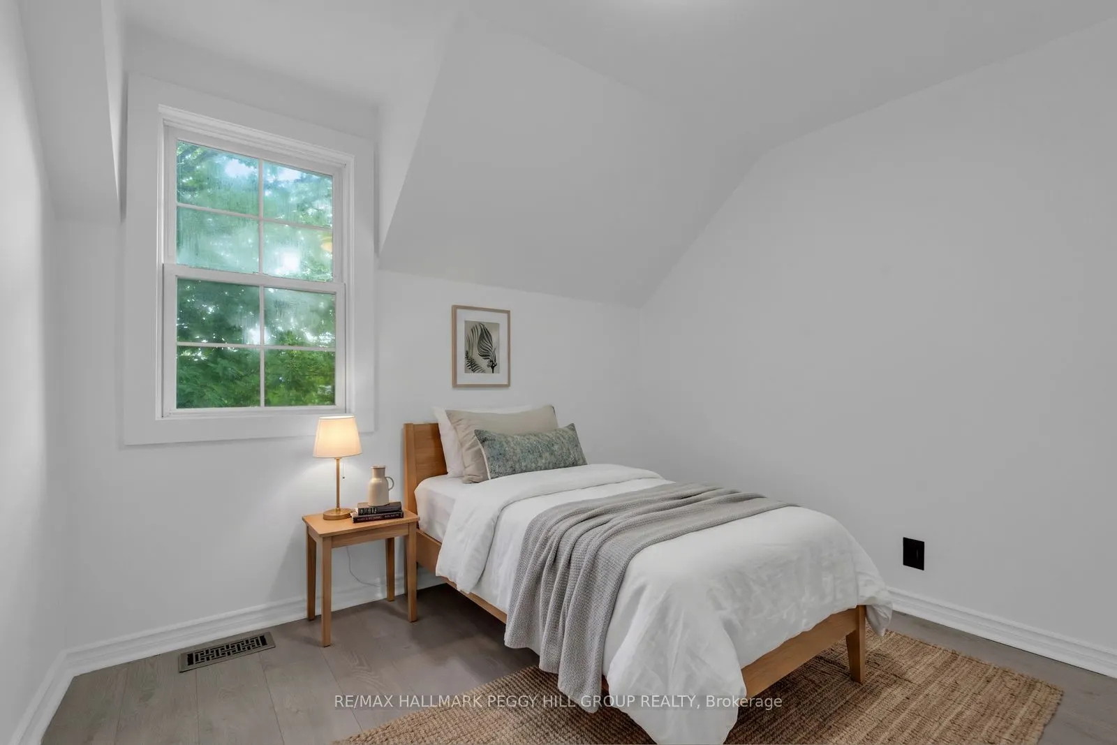 132 Queen Street W