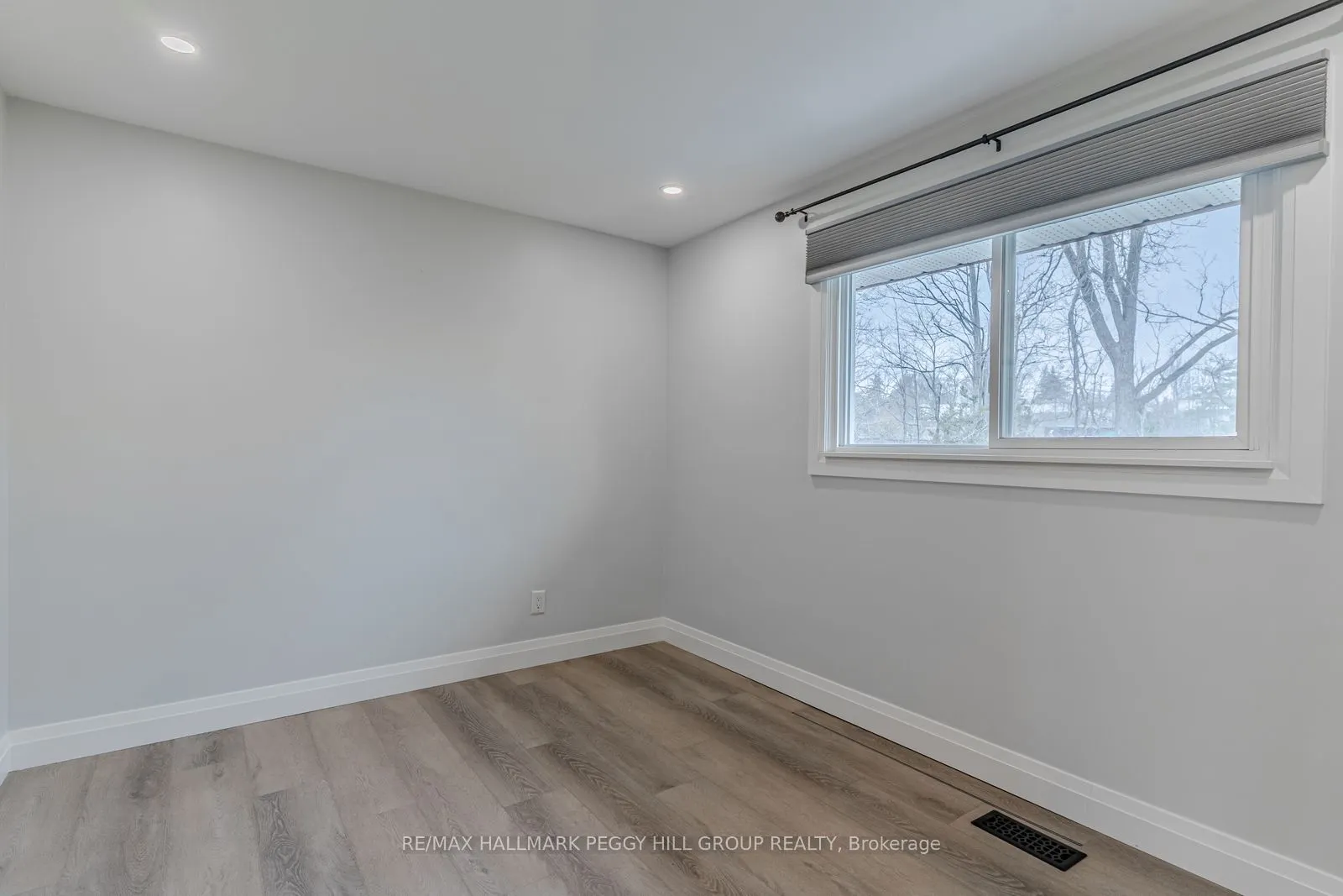 20 Ottaway Avenue #Upper