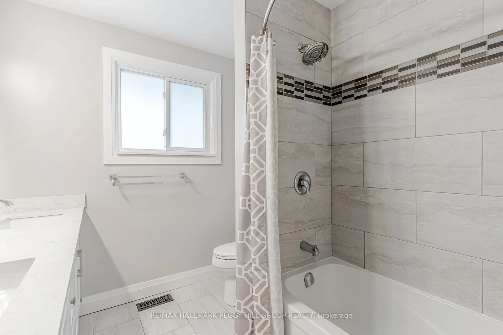 20 Ottaway Avenue #Upper